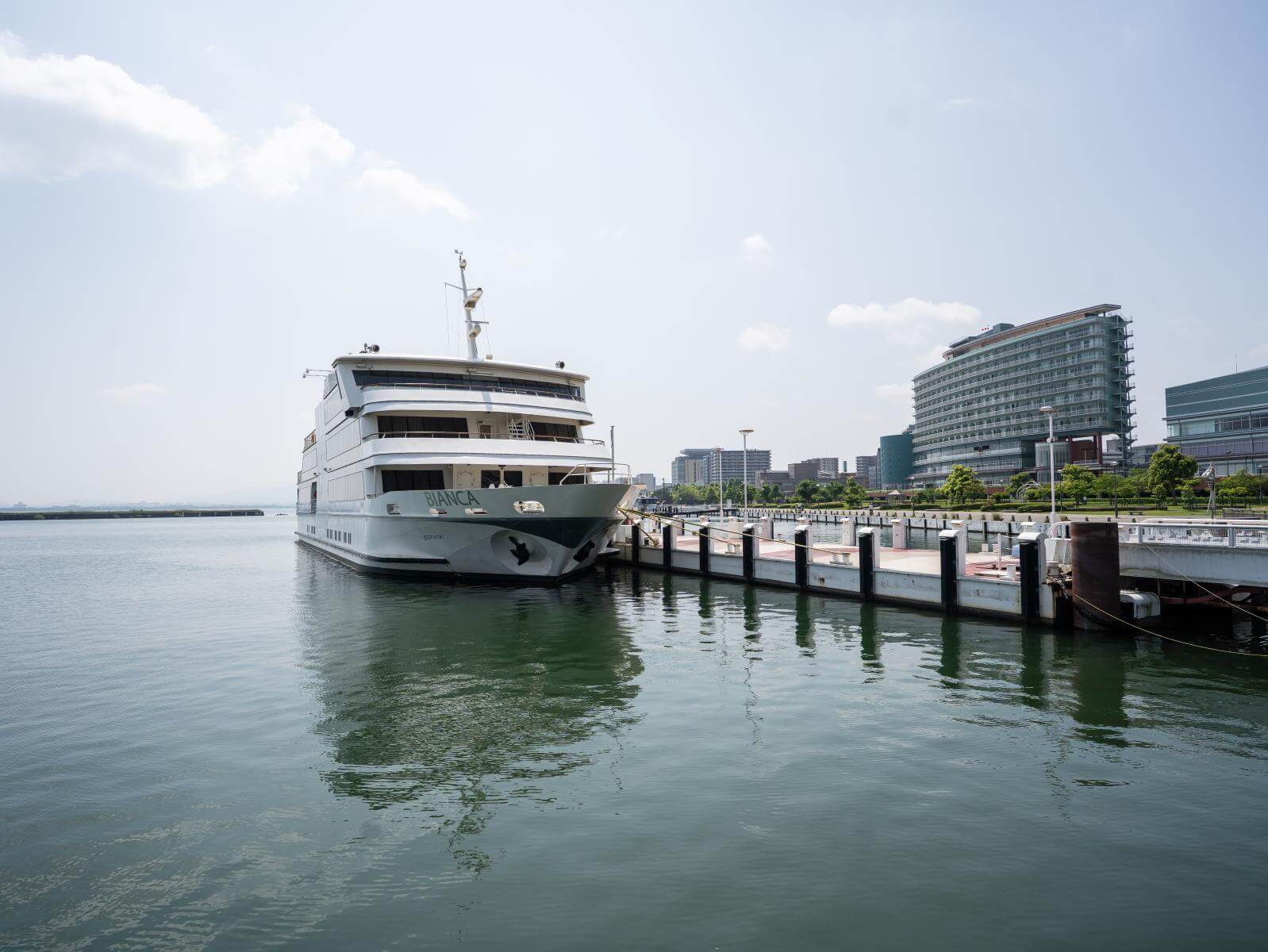 飯店附近便是大津港，可以在湖畔散步、搭乘遊船，或參觀歷史文化景點，體驗滋賀縣的無窮魅力。（圖／Biwako Hotel）