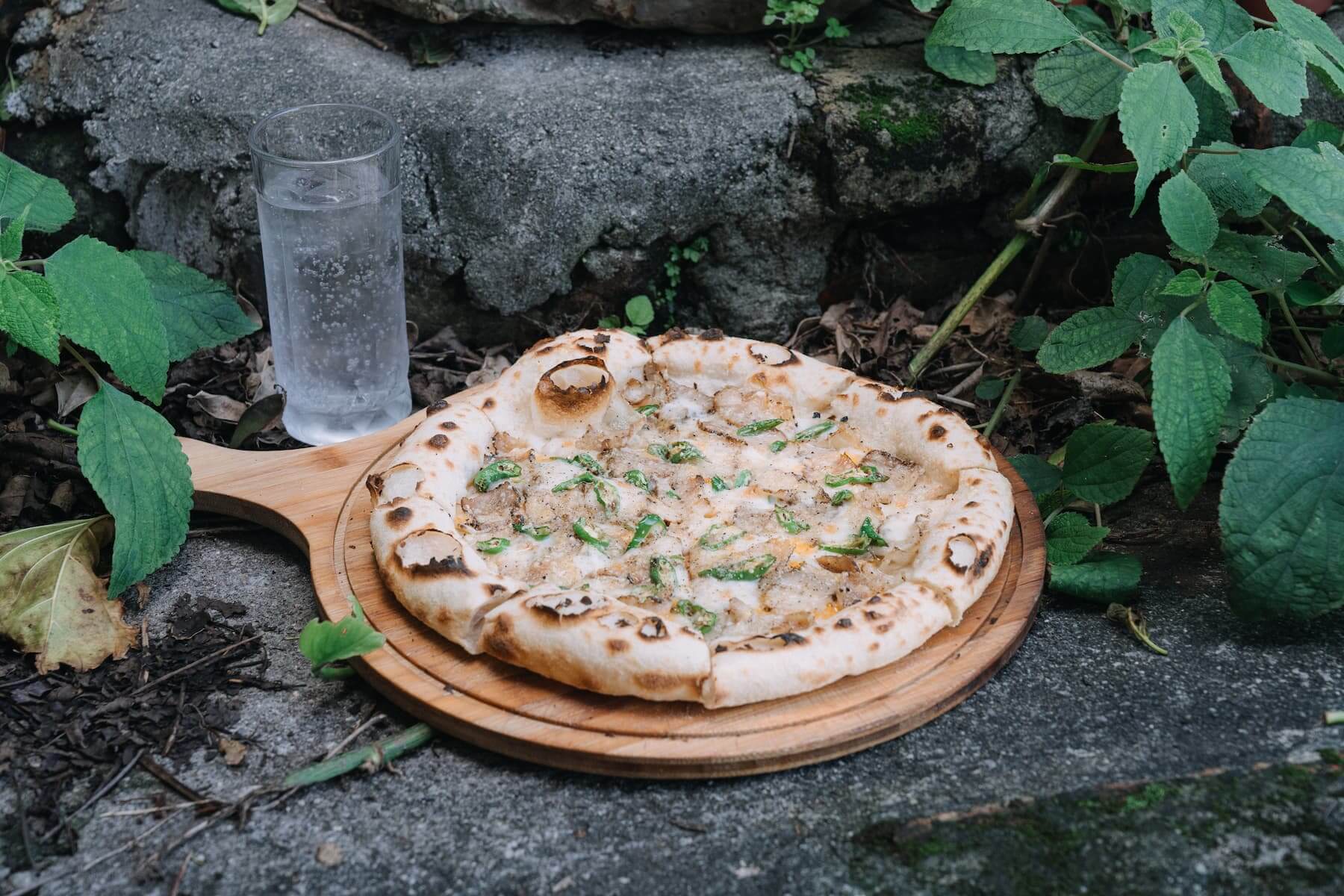 About Pizza 必點招牌「馬告豬五花糯米椒披薩」