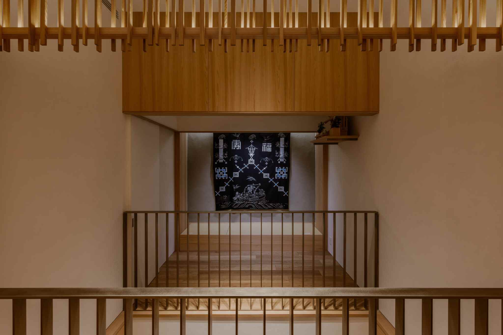 二樓展現工匠技藝的手工藝品，傳遞日本傳統文化的精髓。圖片來源｜Kengo Kuma and Associates (© Keishin Horikoshi/SS)