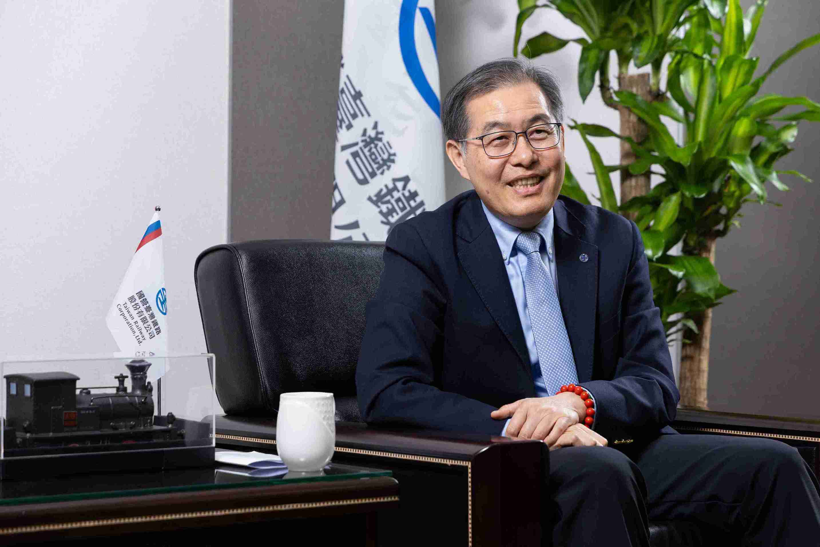台鐵總經理馮輝昇指出，台灣朝向軌道社會前進，若要在2050年達成淨零，交通部門的減碳勢在必行，而鐵路天生的低碳優勢正是關鍵。圖片來源｜欣傳媒