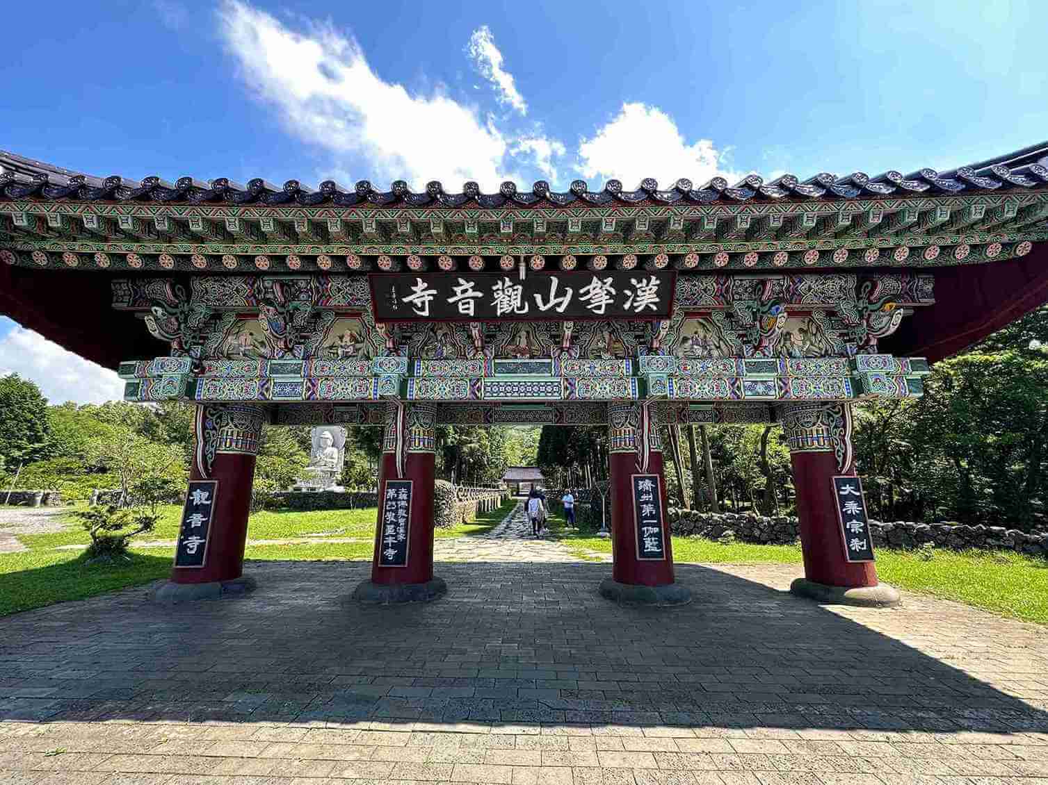 濟州漢拏山觀音寺為韓劇《非常律師禹英禑》拍攝地。（圖／欣傳媒資料庫）