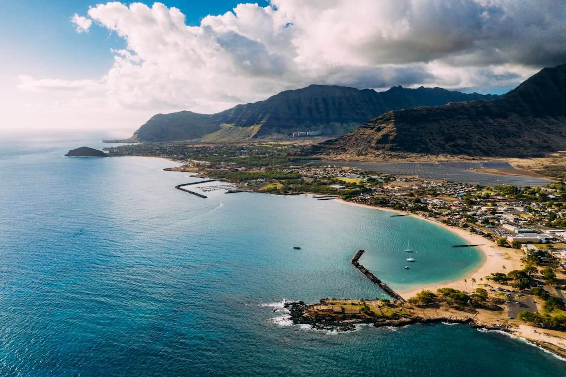 夏威夷為《海洋奇緣》真人版主要取景地，此為拍攝出海畫面的柏卡夷灣海濱公園。圖片來源｜夏威夷旅遊局