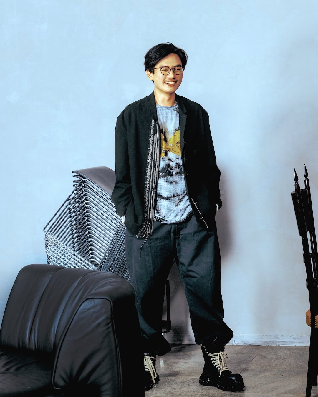 Diskonnected 根源台灣高雄、現據台北的他，十餘年來戮力深耕在地，身為 Smoke Machine 集團首席，更是 Organik Festival 的核心成員與創意主腦。