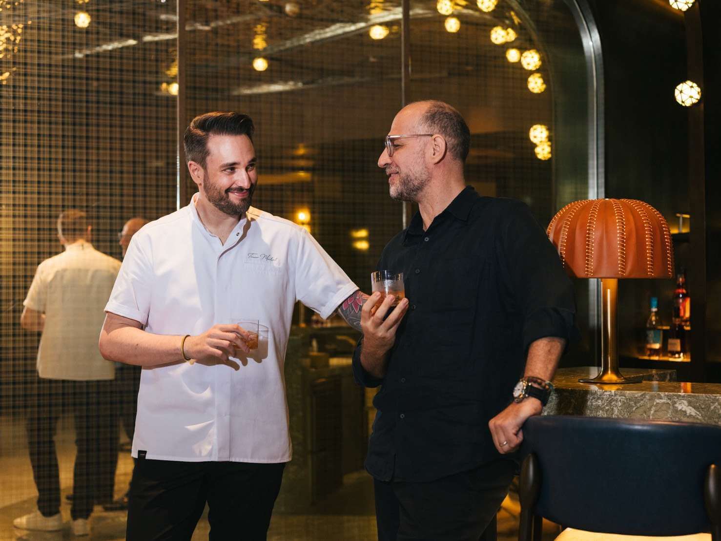 臺北洲際酒店餐飲副總經理 Karsten Roettger (右) 與餐飲廚藝總監 Trevor Allan MacLeod(左)
