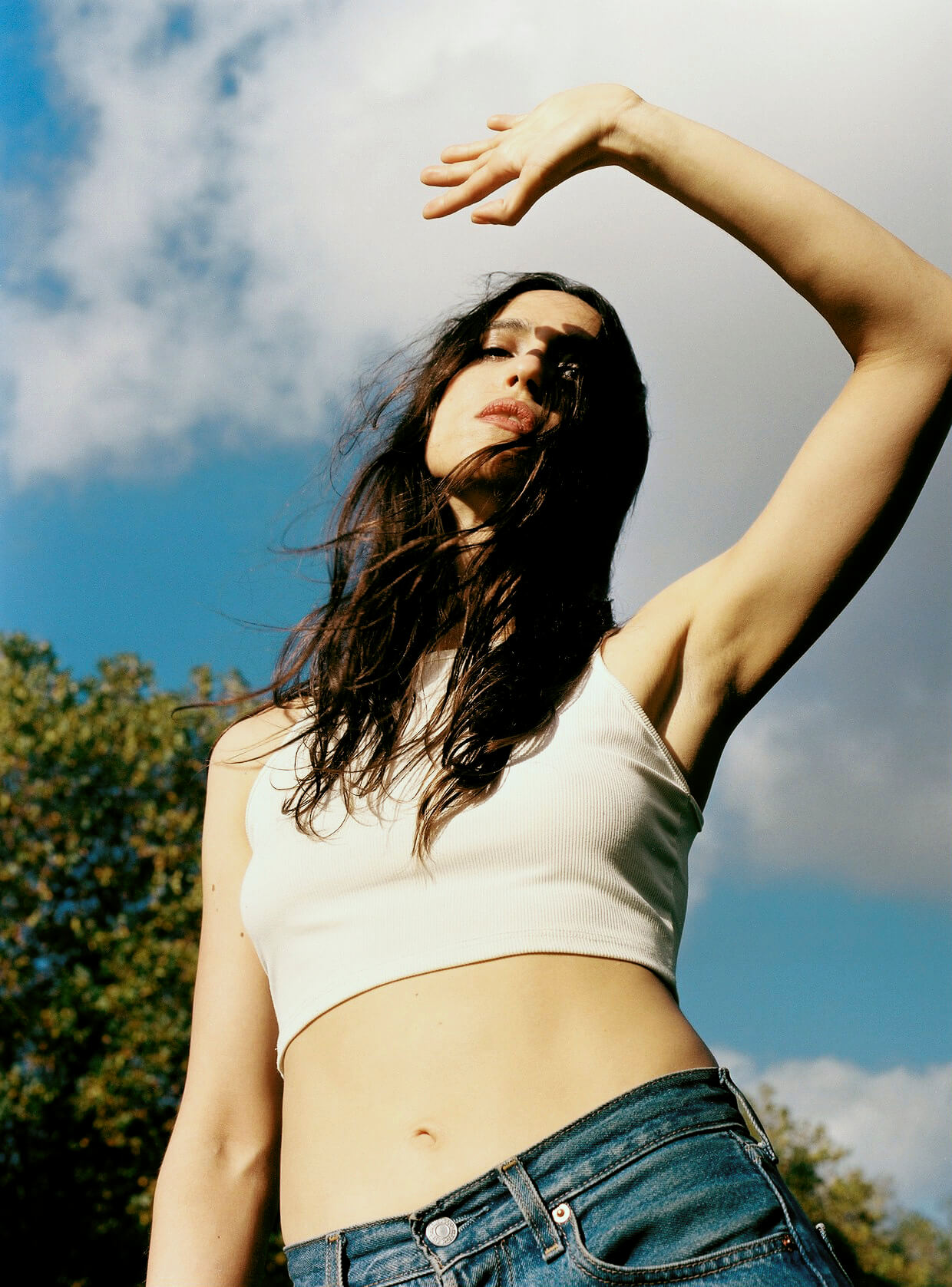 Helena Hauff從Ambient到Psychedelic Rock、Techno與Electro，強勁的鼓擊與旋律流動交織，練就己身不受單一曲風限制。