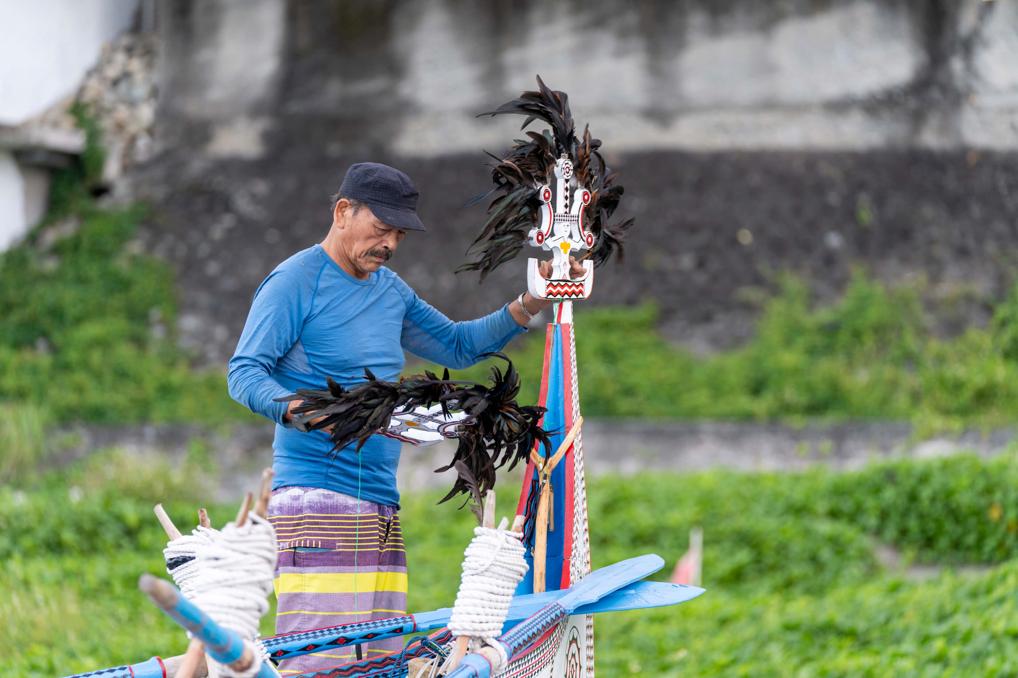 夏曼・藍波安承接父親遺訓，並對兒子展現海洋與生命教育。