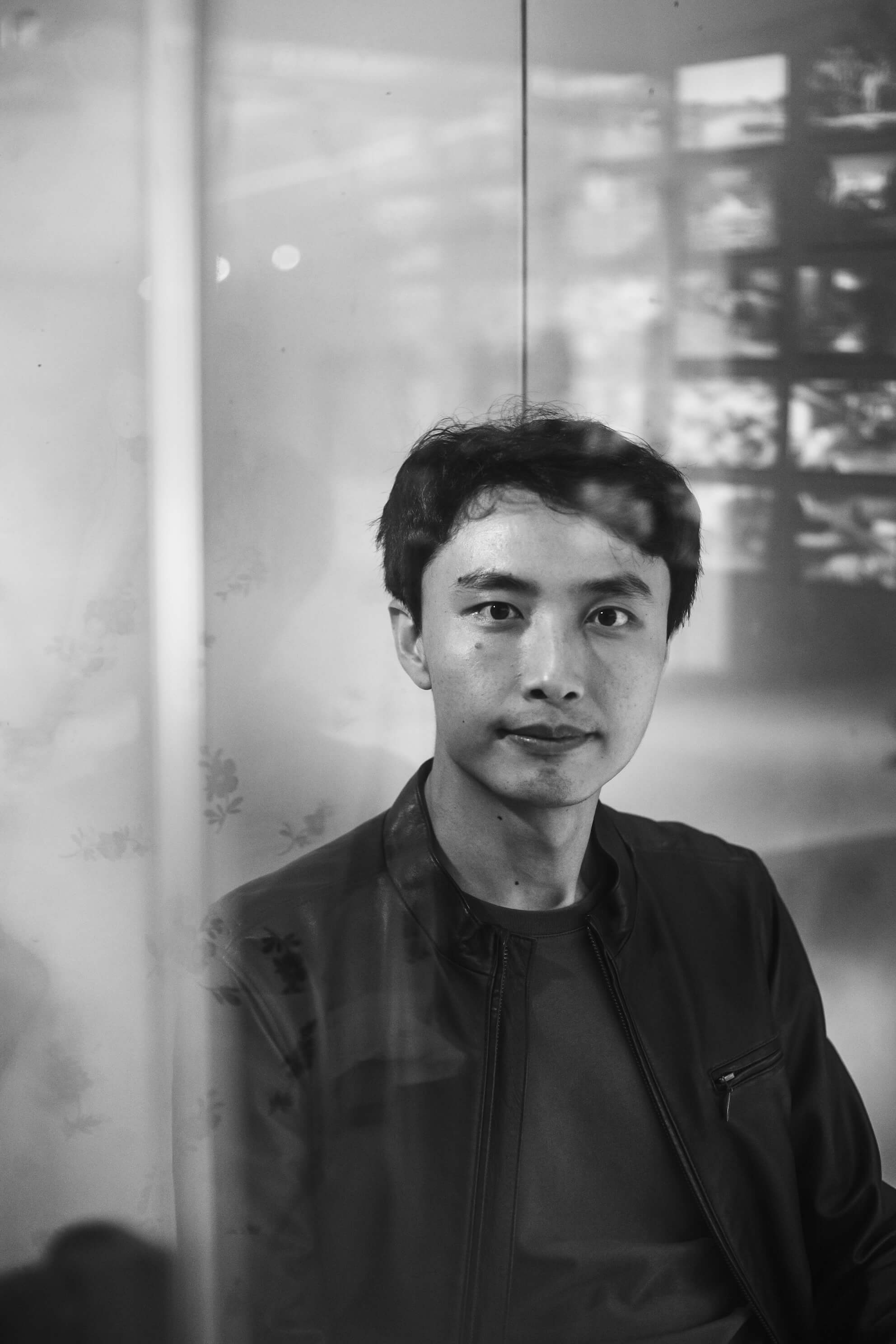 從商學院畢業的陳凱翔，在一次印度貧民窟安置計劃中，體會到NGO的力量，確定志向決定創辦One-Forty。