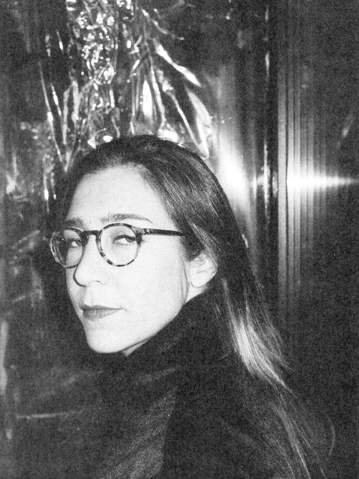 Lena Willikens現在的音樂觸角遍及四方，除了能在NTS電台每月一次的「Lightning Conductor」節目聽她暢聊，荷蘭廠牌「Dekmantel」也邀請他參與備受讚譽的《Selectors》合輯系列。你還能在Lena Platonos、rRoxymore、S U R V I V E、Simian Mobile Disco和Ana Helder等新銳藝術家的作品中聽見她的精妙混音。