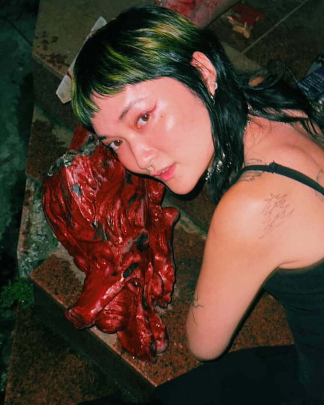 在Melting 99的set裡，正蟄有這番共存，狀似清冷的數碼聲響結構，深砌於Dub幽谷間，怪石嶙峋，裡頭卻暗湧著波形隆隆的反骨騷動。