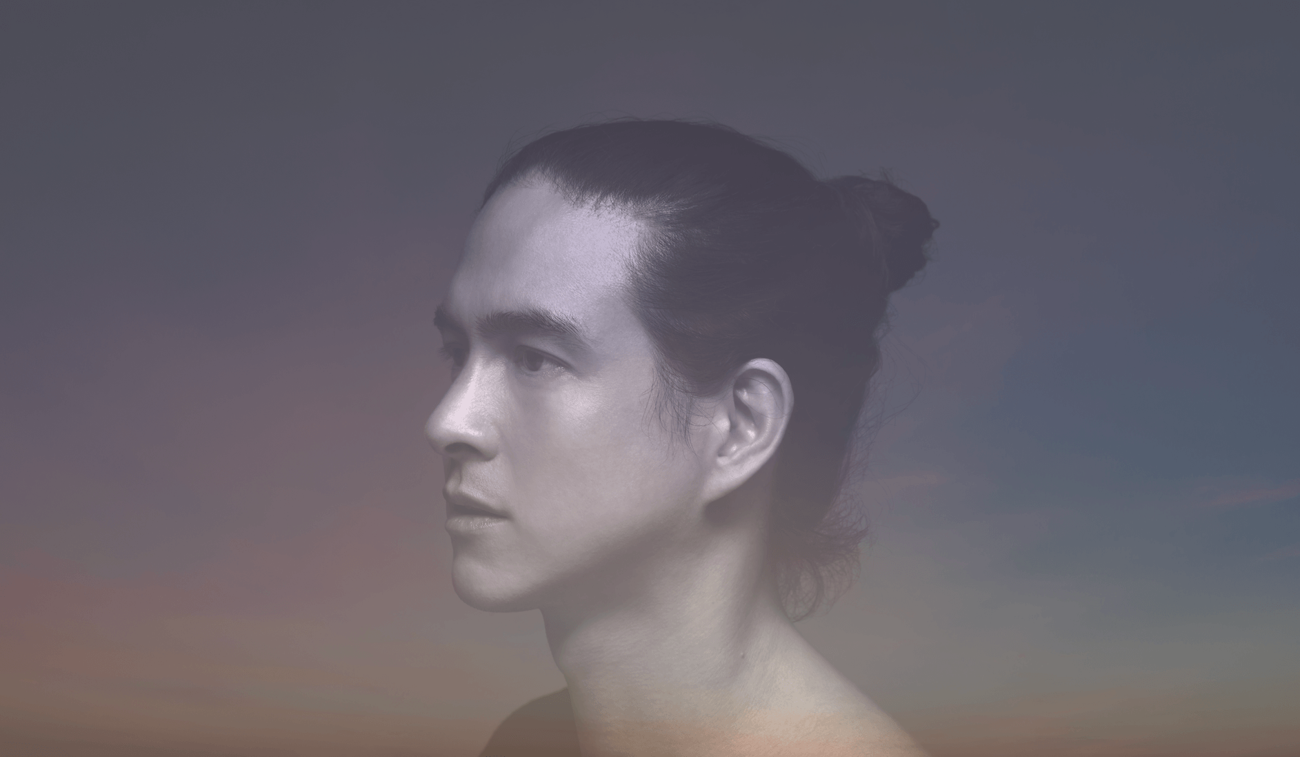 身為泰國指標性的音樂製作人與藝術家，Montonn Jira 以其空靈的聲響圖譜與電影感的⺠謠流行風格享譽國際，曾橫掃「年度男歌手」與「年度唱片」等多項大獎。