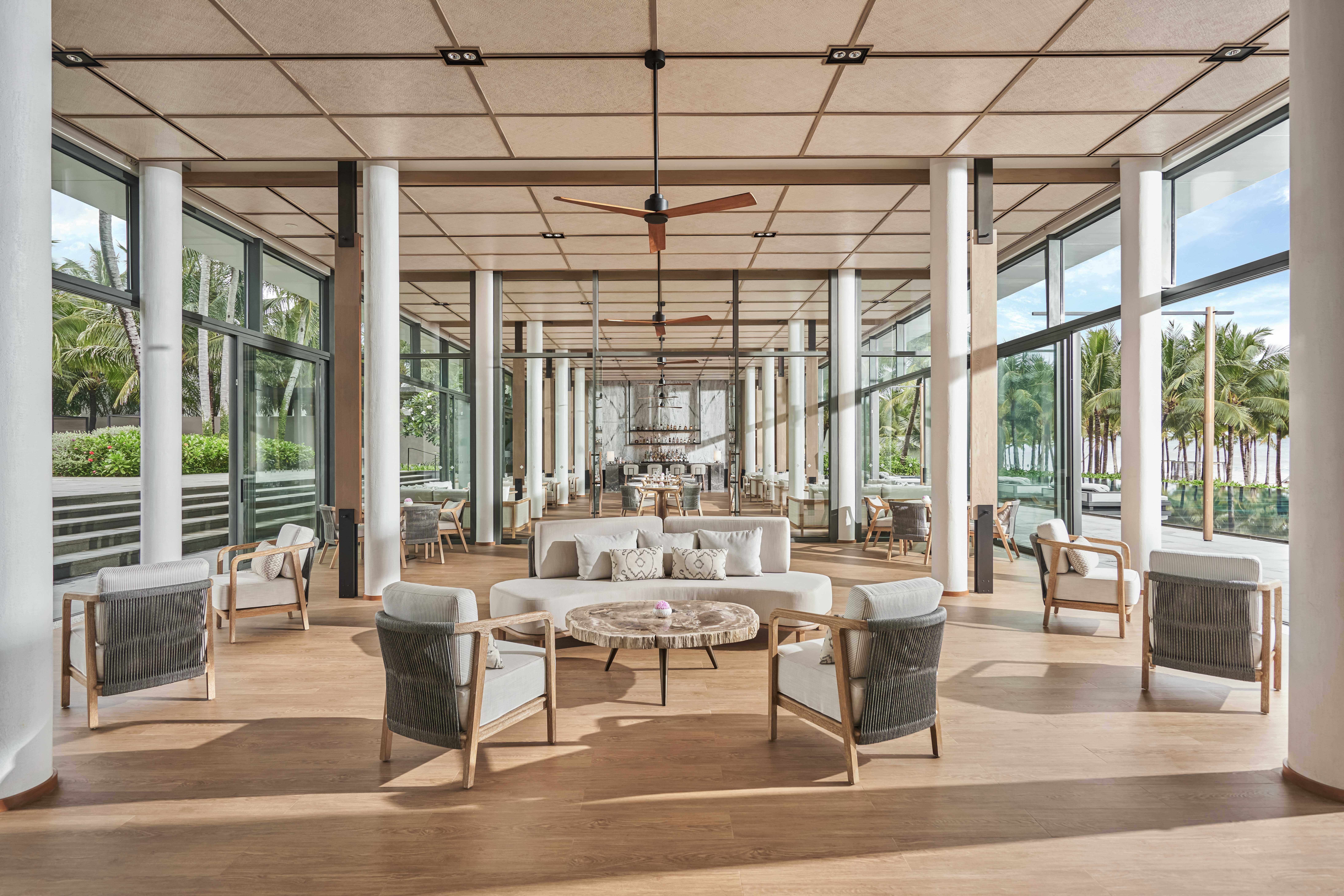 南歐風情的海灘俱樂部 Ocean Club。