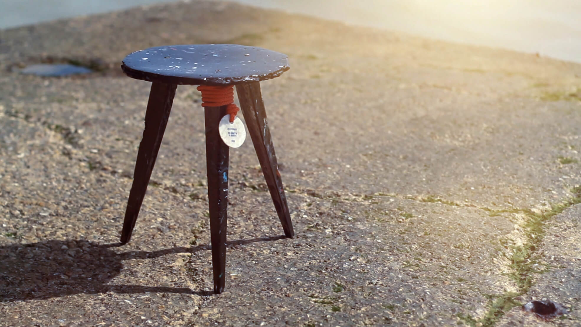 兩人的設計原點正是〈Sea Chair〉，Studio Swine也在這個計劃中誕生 Photography by Juriaan Booij. (Studio Swine提供)
