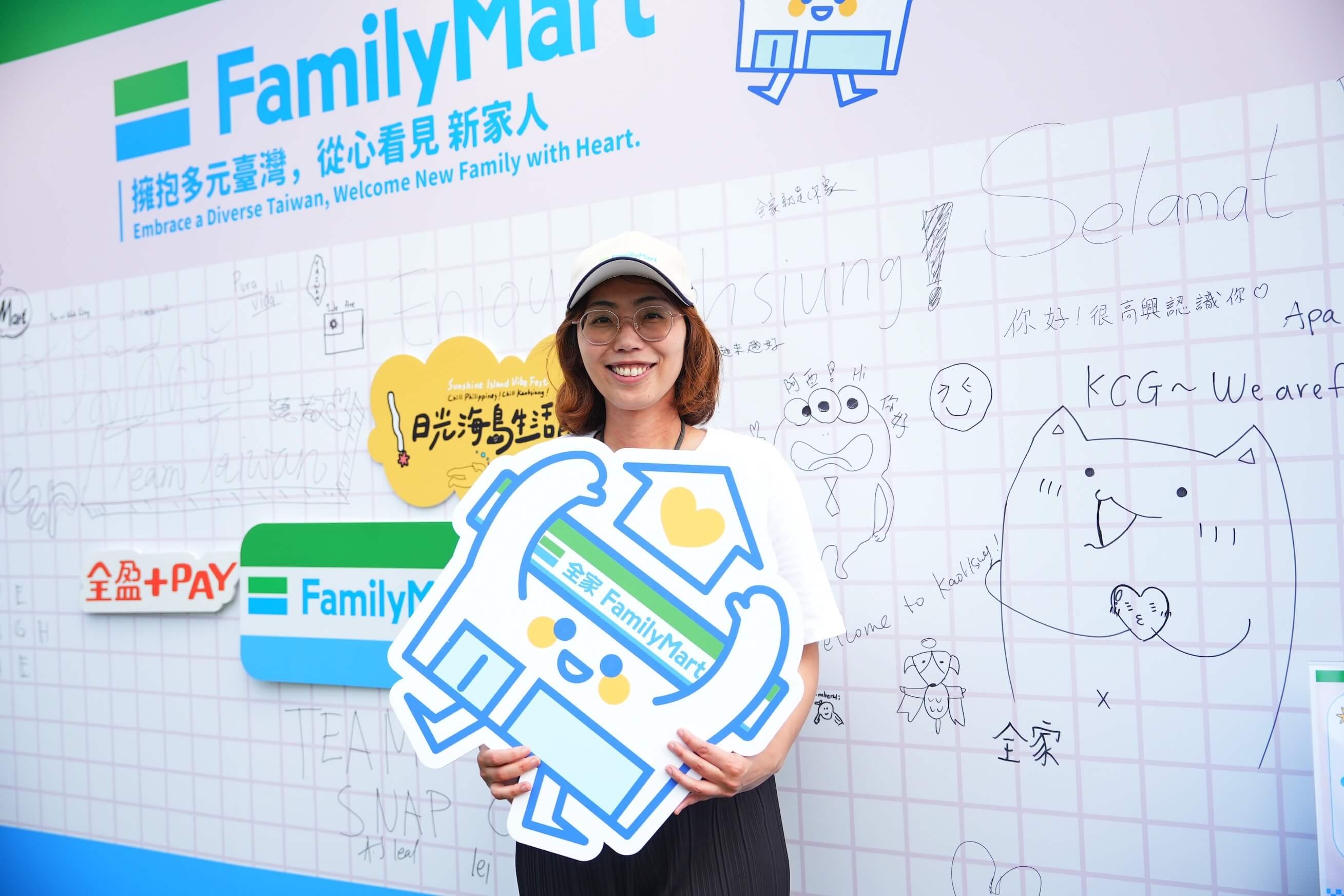 透過日光海島生活節首次登場的「多元文化快閃店」,「全家」希望讓大眾更深入了解其推動友善移工族群的行動與理念,同時也讓更多移工朋友認識「全家」的貼心服務。(全家便利商店 品牌溝通資深經理 王櫻蒨 /攝影林韋言)
