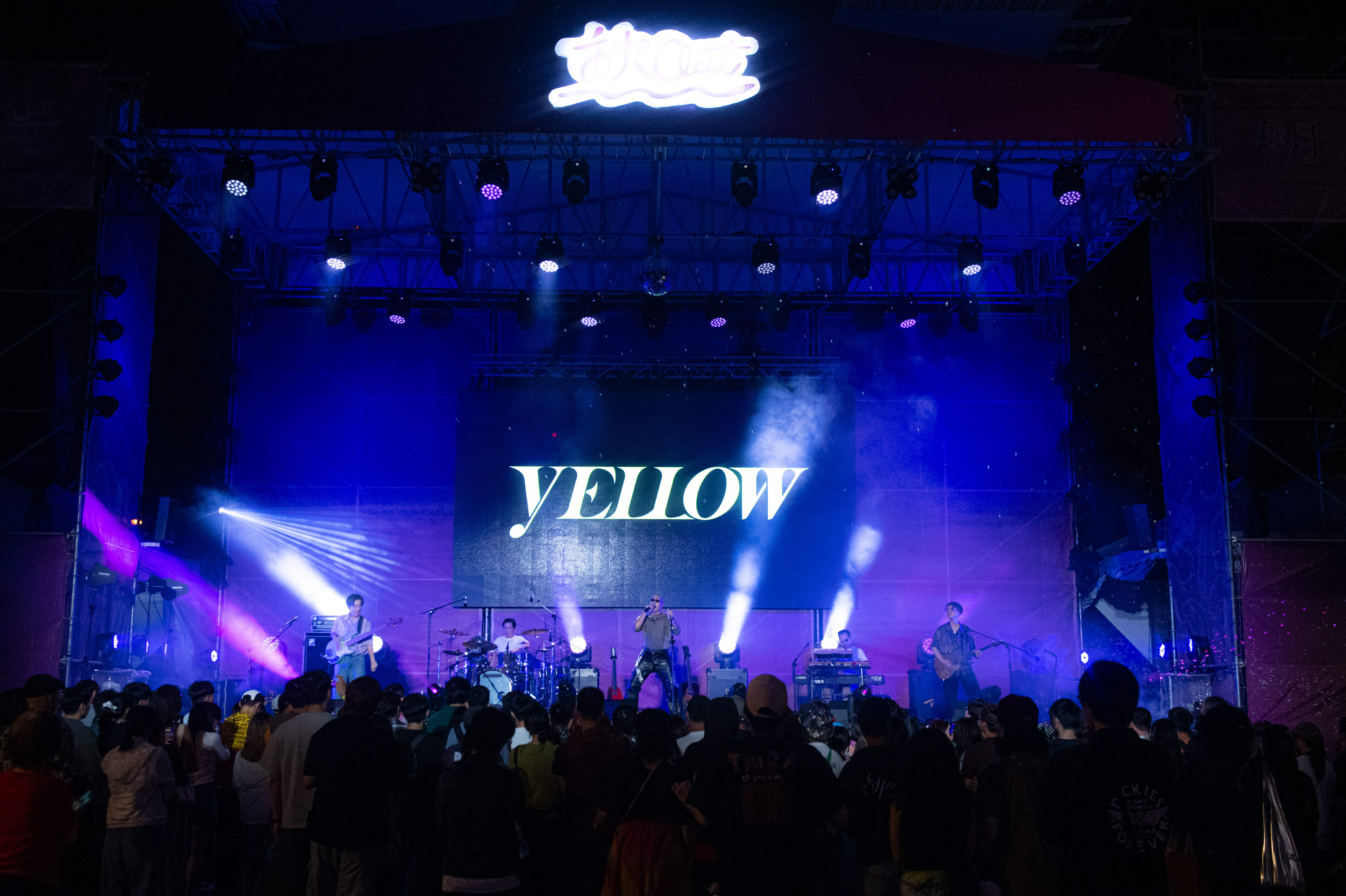  YELLOW黃宣帶來多首全新創作歌曲，讓樂迷大感不虛此行，也為兩天秋Out音樂節畫下完美句點。(照片提供/PIPE Live Music)