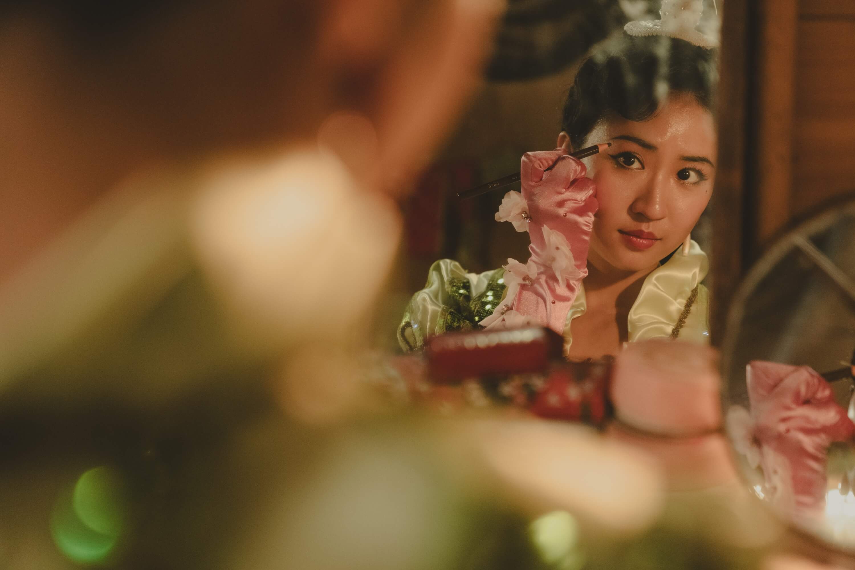 9m88 演繹歌舞女伶角色，展現角色的韌性與自由。（圖片／華文創 提供）