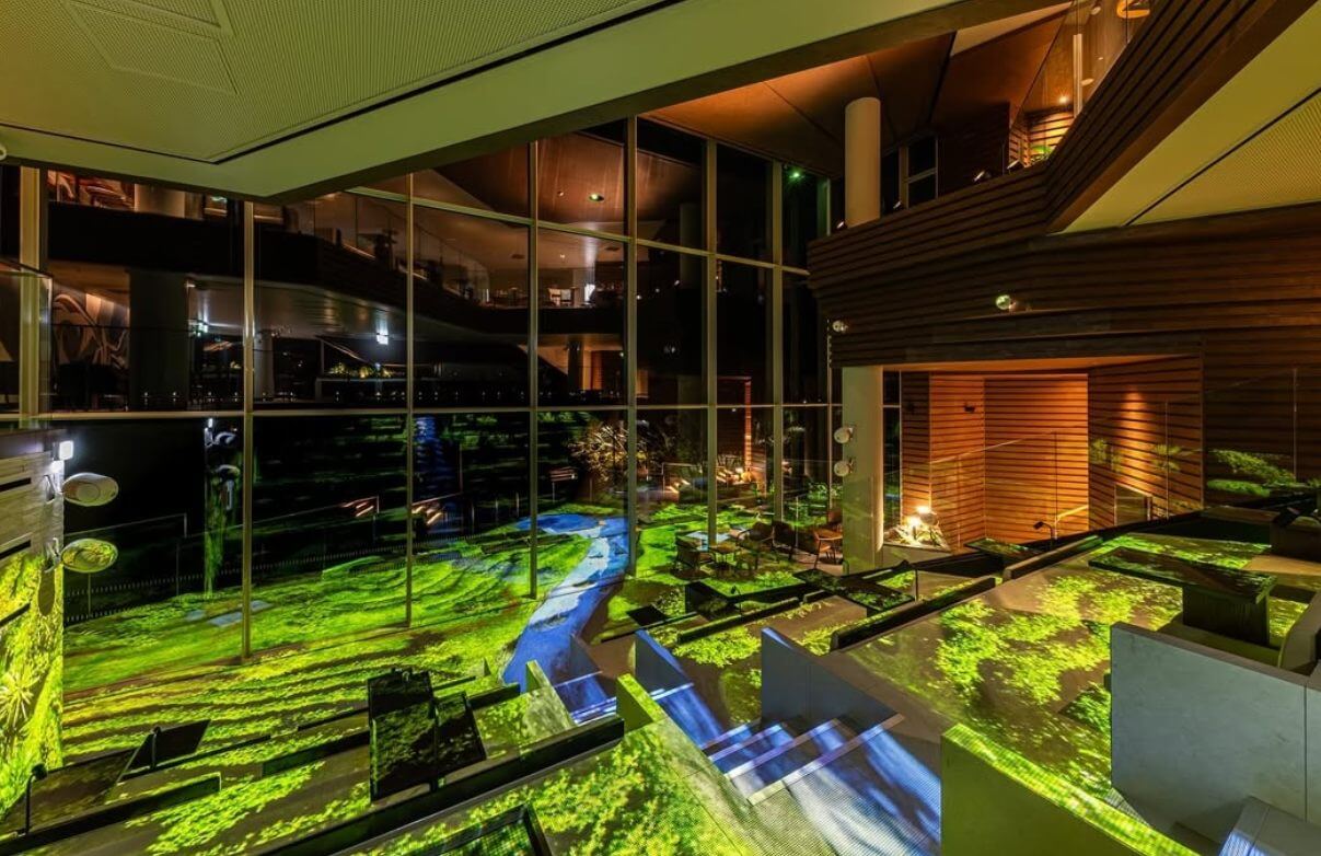 晚間會進行地面投影藝術。圖片來源｜＠starbuckskorea