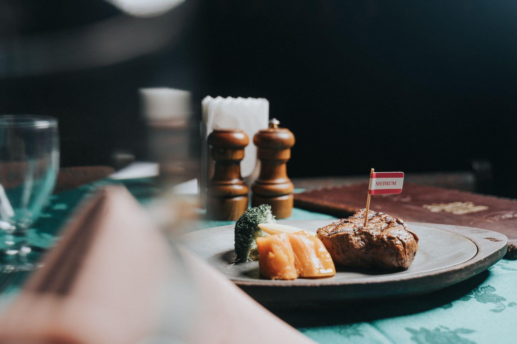 亞里士餐廳牛排。