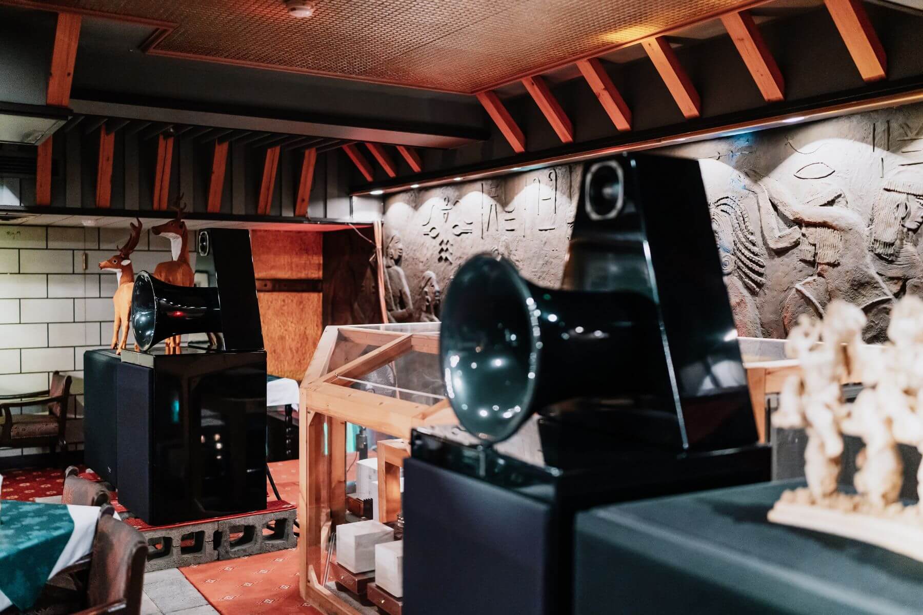 亞里士餐廳引以為傲的千萬級真空管音響，如今已是第四代版本。