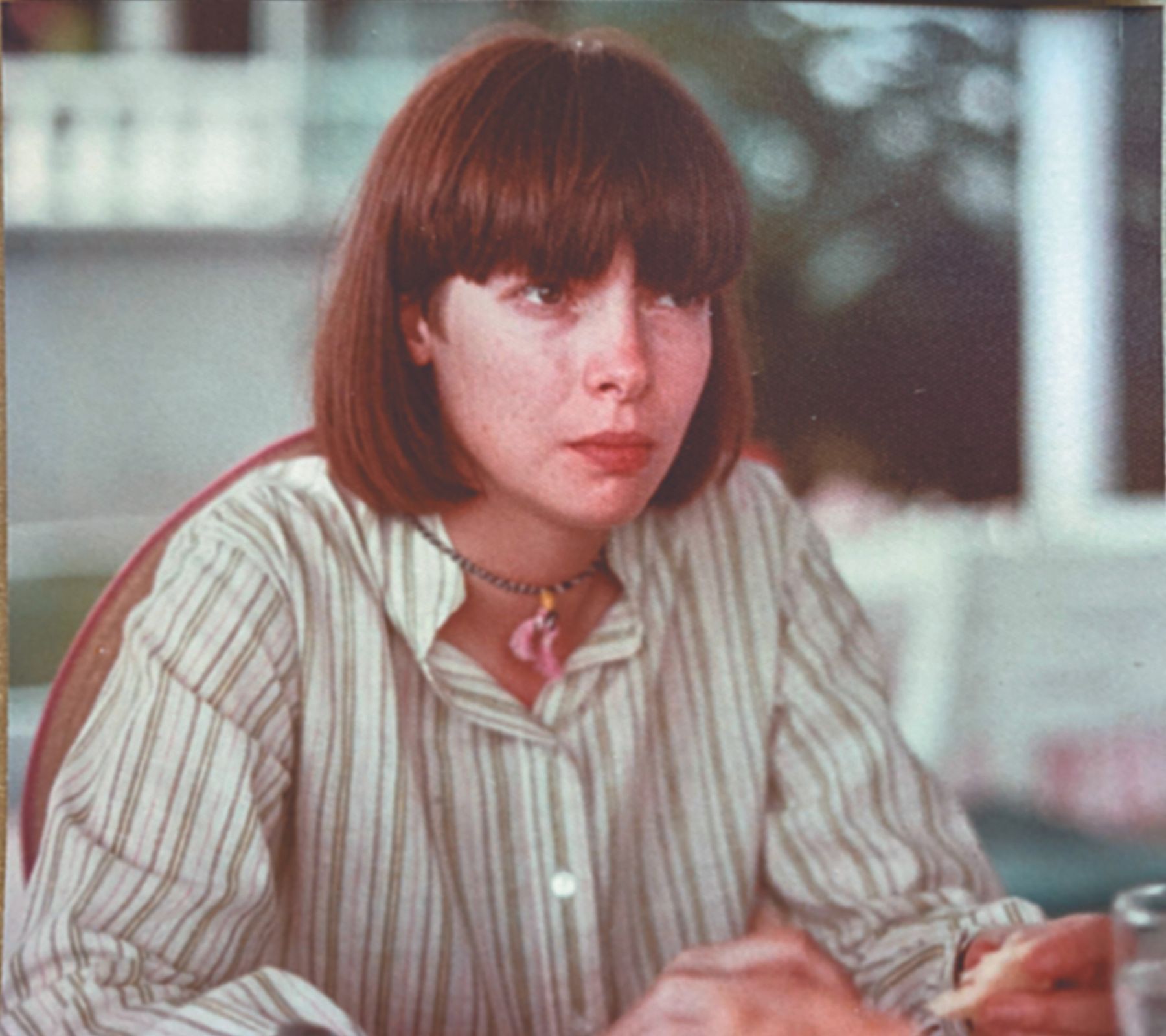 1976年，安娜在職於《哈潑時尚》時，在牙買加的拍攝現場。（攝影／法蘭索 ‧ 伊恩塞赫）