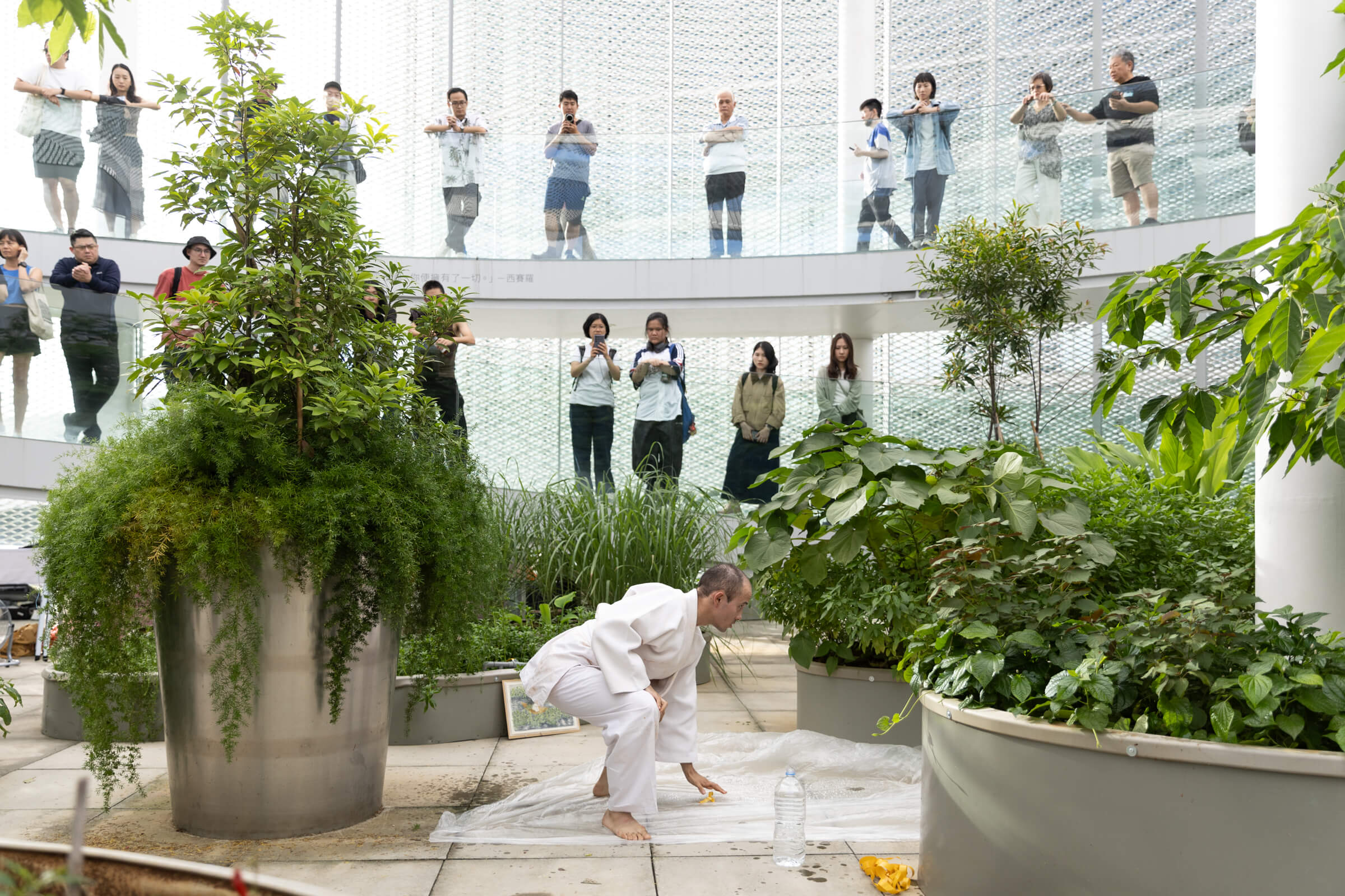 「越南移民花園－無界花園」開幕現場演出。圖片提供：臺中市立美術館。攝影：陳婉寧。
