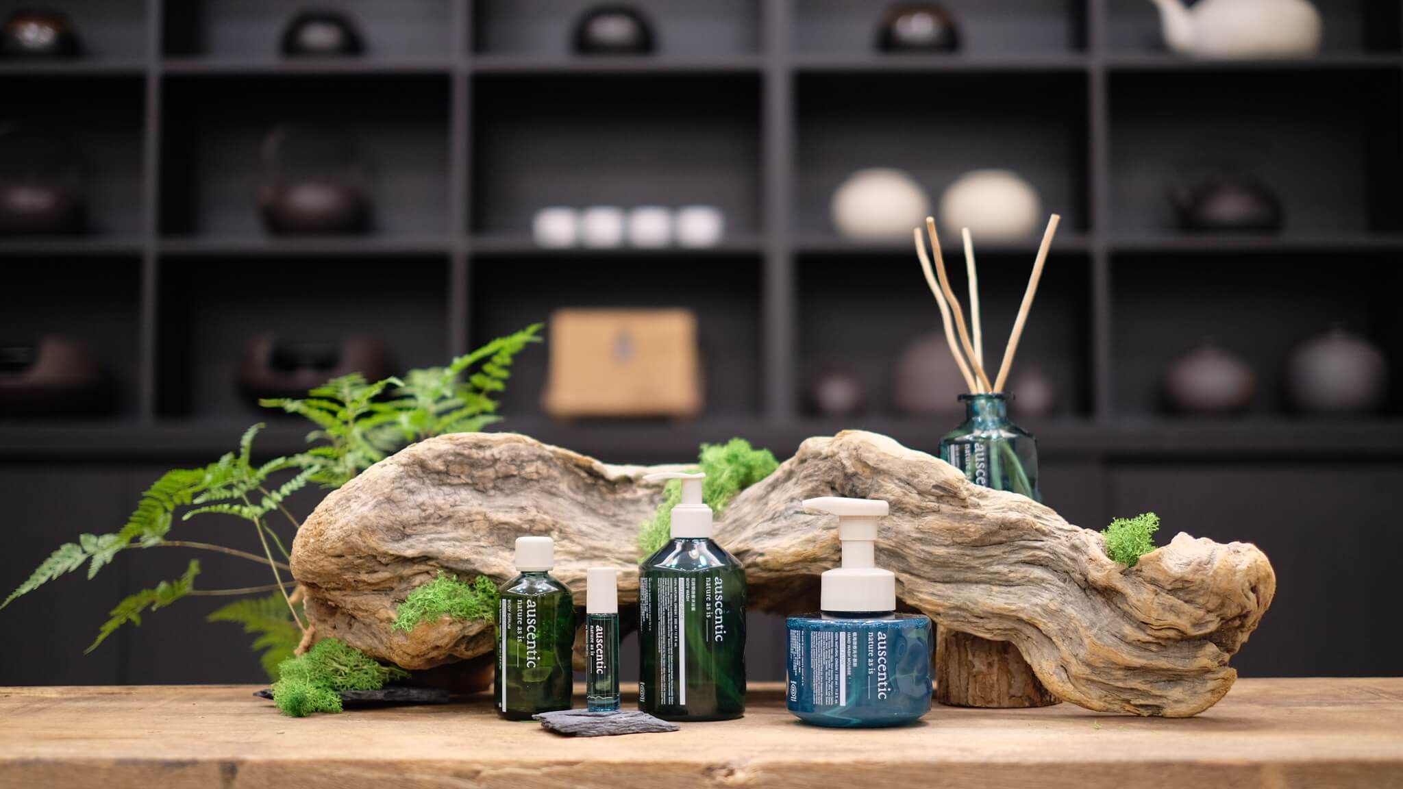 auscentic 成為優人神鼓指定合作香氛品牌，共同主張「以呼吸，回到當下」，讓專注呼吸成為每個人更能意識與實踐的行動。