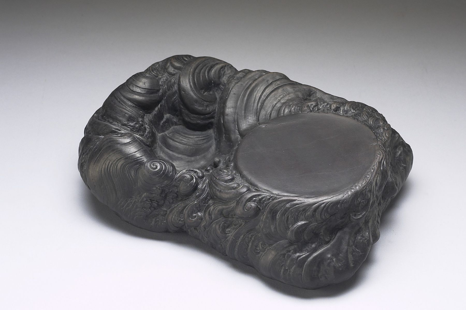 端石海天浴日硯，明（1368–1644 年），國立故宮博物院