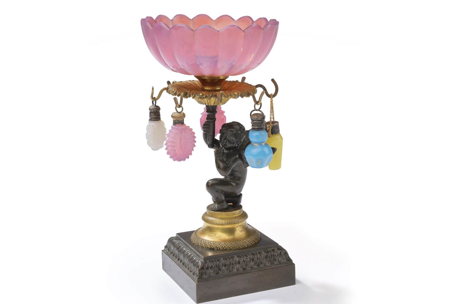 戒指座，法國貝西（Bercy）年水晶廠，1815—1830 年，裝飾藝術博物館