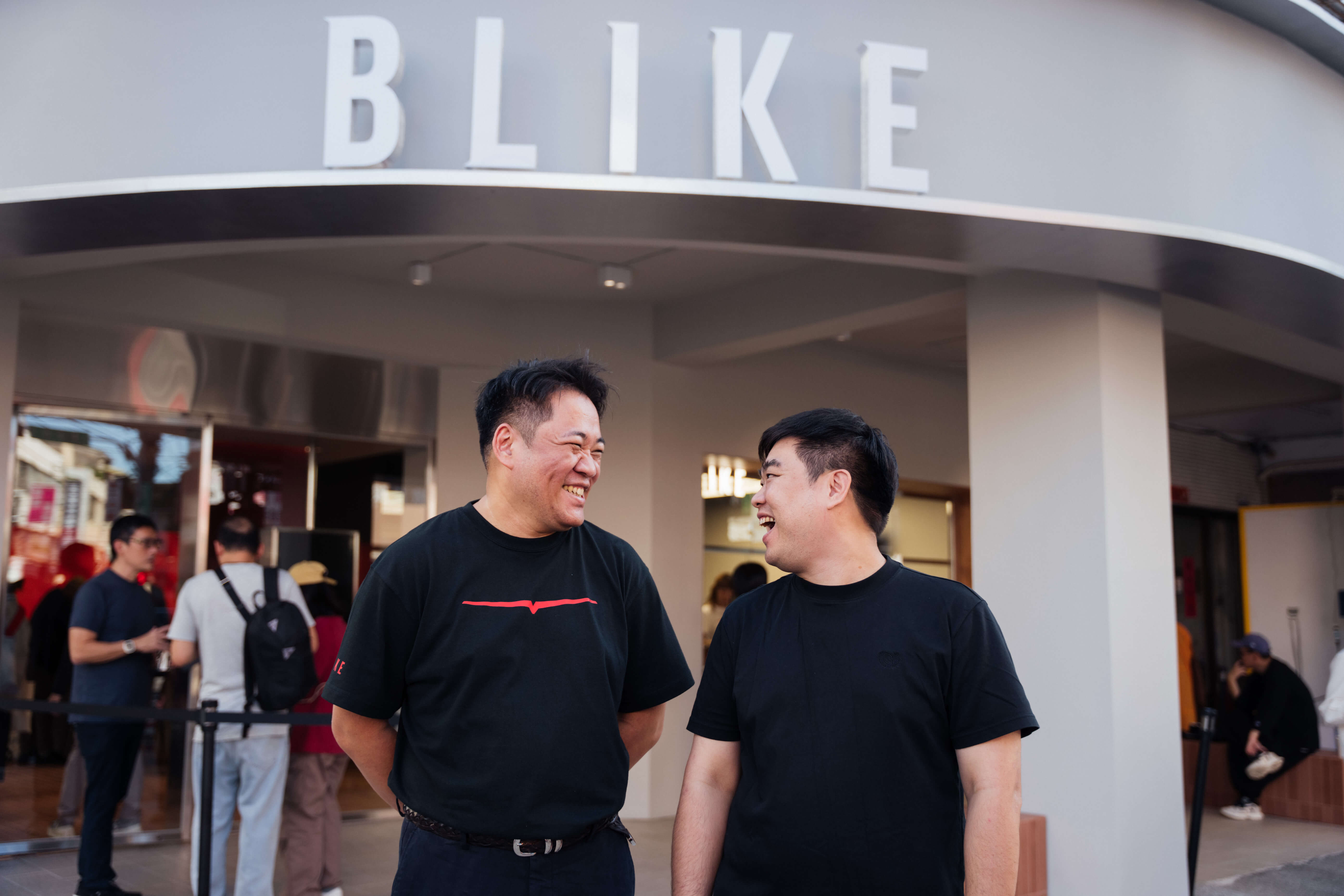 BLIKE品牌創辦人劉紹威（左）與臺灣紅茶茶王莊鎔璞（右）