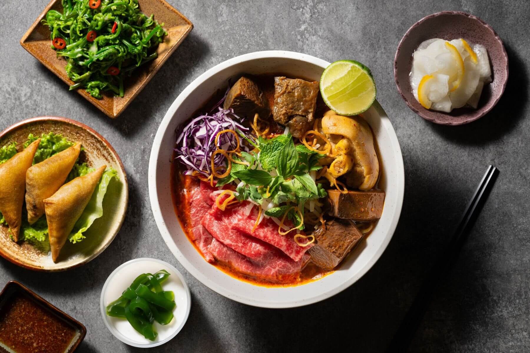 愛吃辣的首選「順化香辣牛肉麵」。