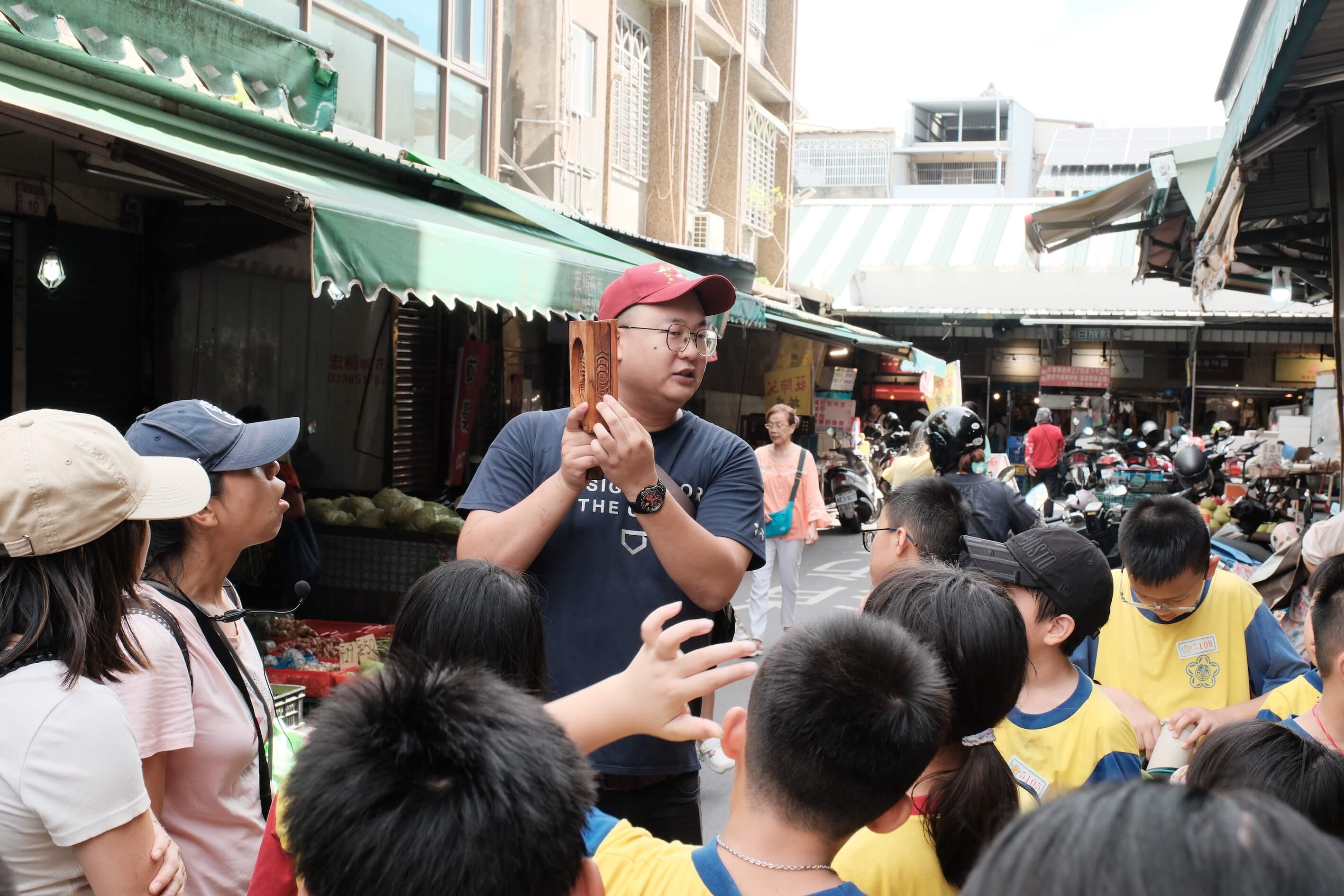 龍星國小同學透過實地走訪認識龍潭公有零售市場