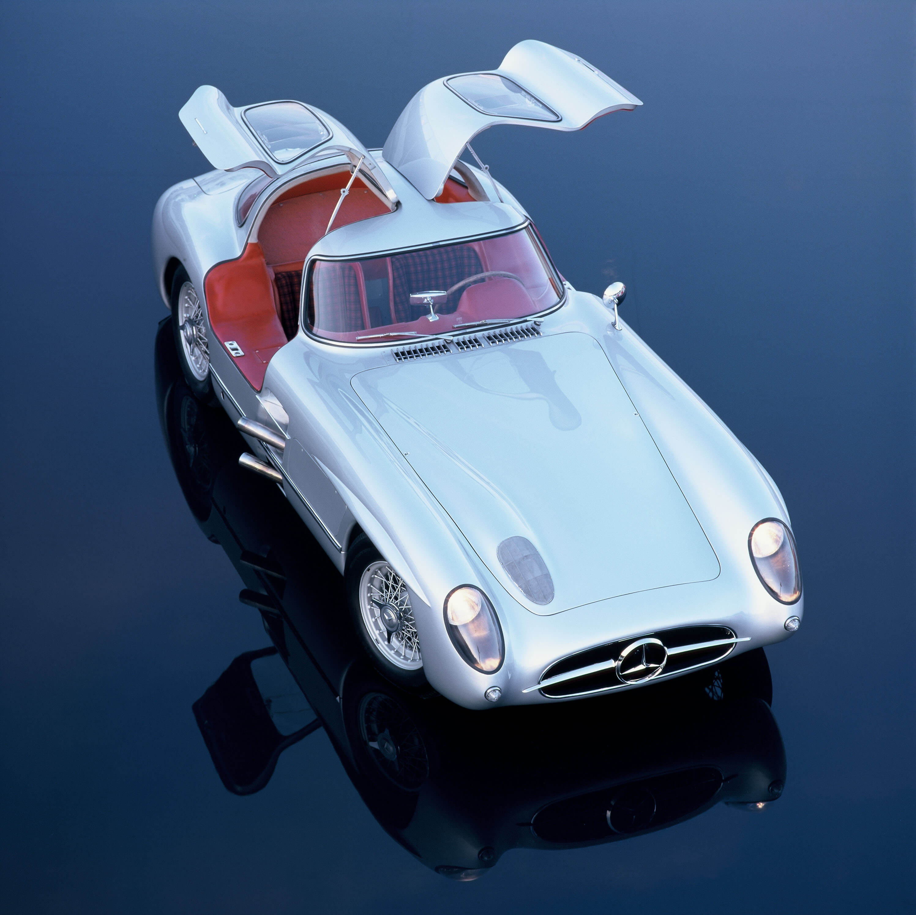Rudolf Uhlenhaut 主導開發的300 SLR Uhlenhaut Coupé，成為品牌史上的傳奇公路賽車之一。