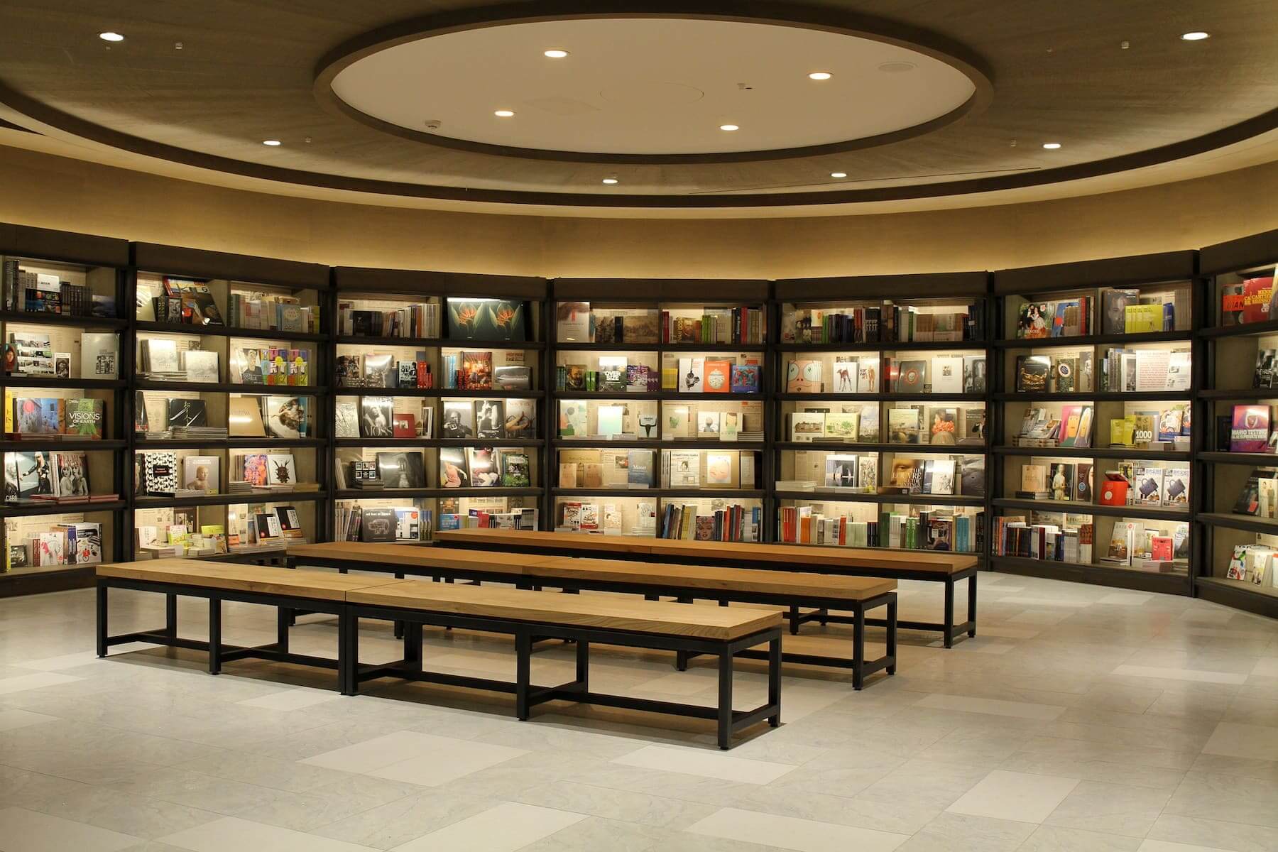 誠品生活松菸24小時書店1月20日試營運，書量擴增3倍、品項逾10萬種等同敦南書店規模。