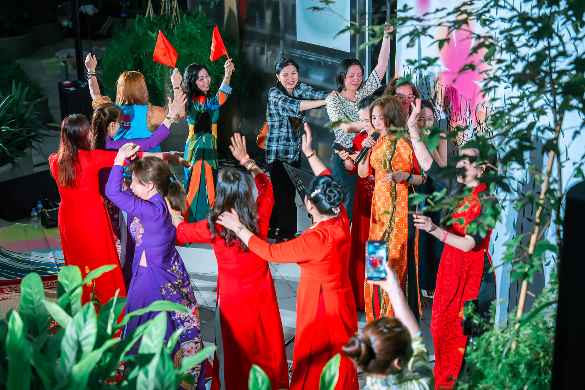 越南朋友出席「越南移民花園－無界花園」開幕活動一起同樂。圖片提供：臺中市立美術館。攝影：林小豪。