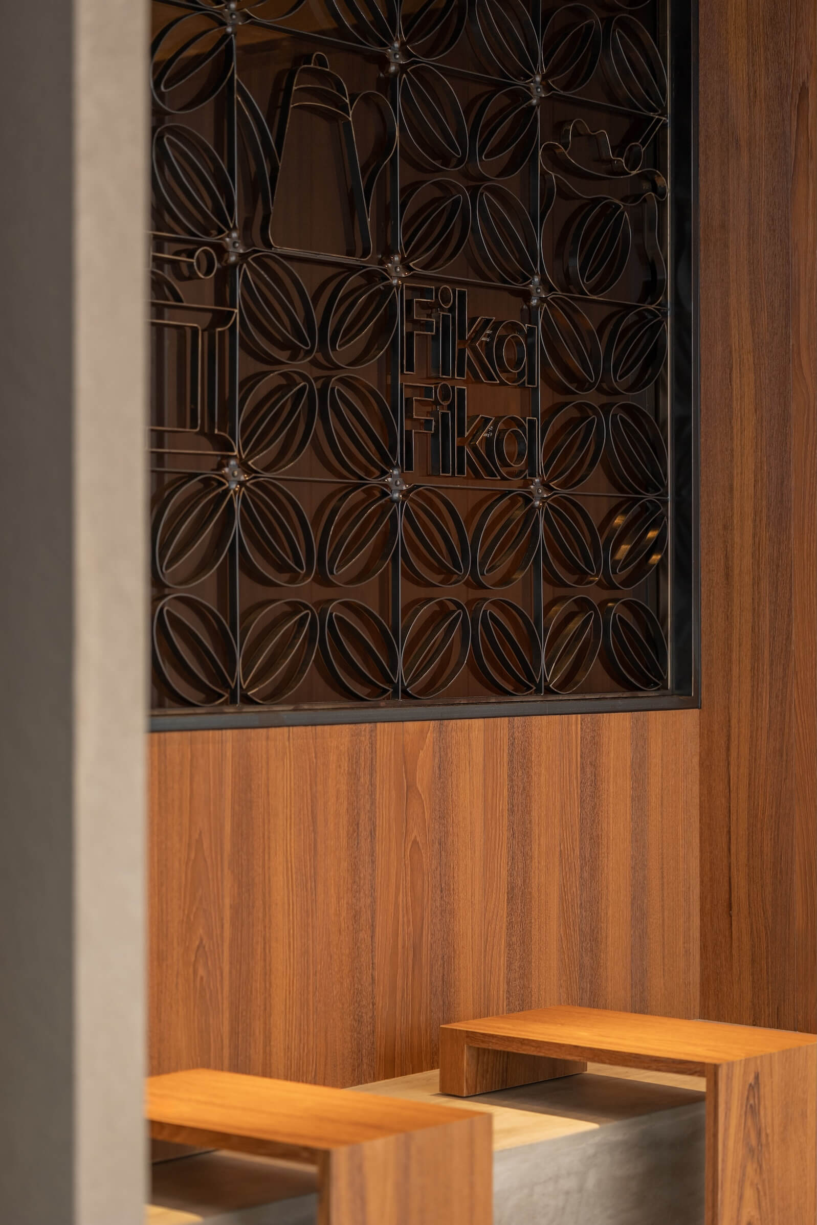 Fika Fika SHIU XIANG外是台灣工匠打造的咖啡圖騰窗花。圖片提供/品牌