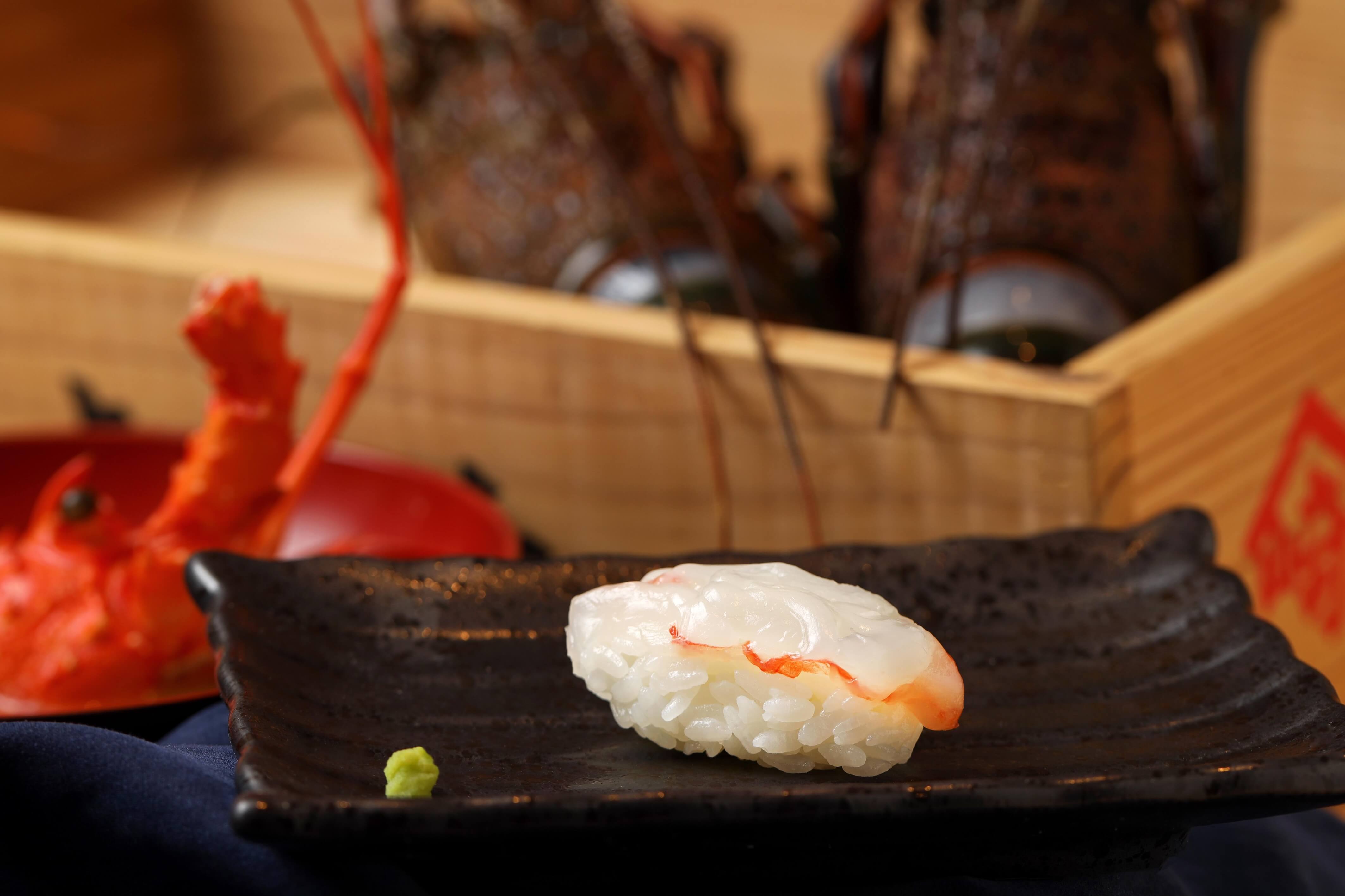 選用真正的伊勢龍蝦，帶來口感彈牙，蝦味濃厚的獨特龍蝦握壽司。