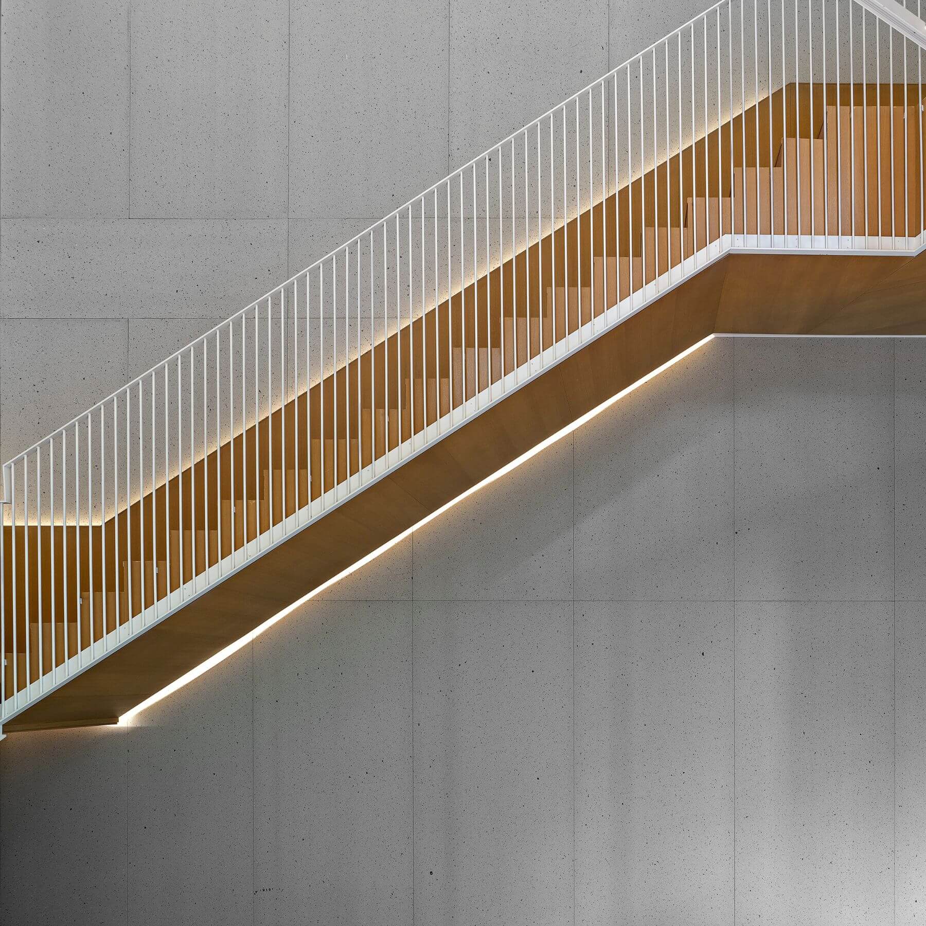 簡約且開放的空間，在每個廊道轉折，聯繫著不同空間的過渡與平衡。