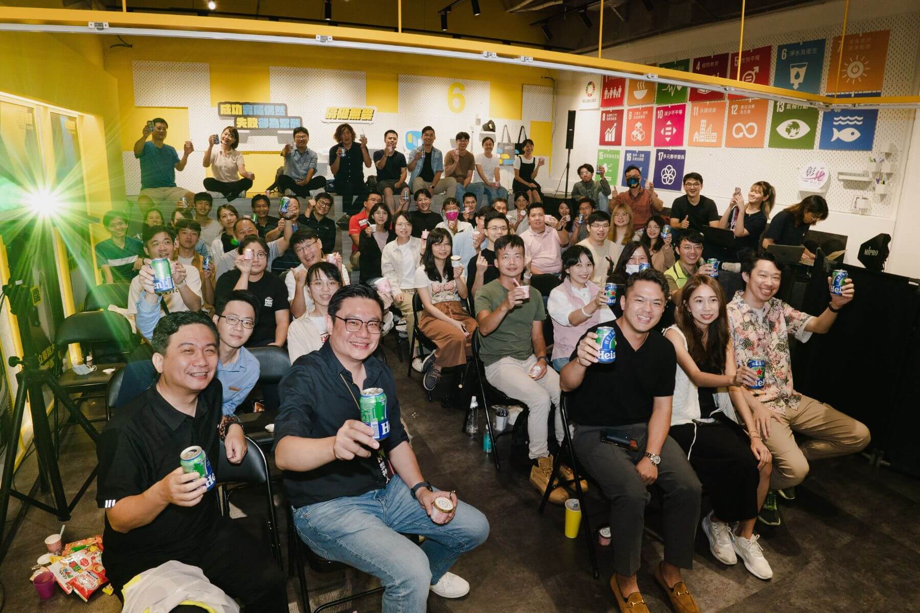 搞砸之夜邀請青年來分享失敗的故事。