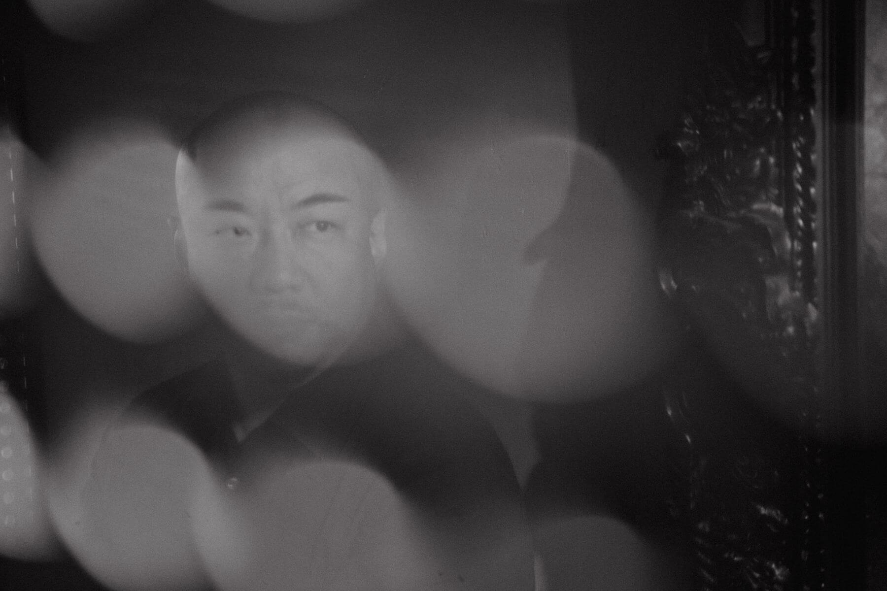 林彥穎在過去二十年間，一直試圖去做一個「問問題的人」，勇敢質疑一切既存事物。（攝影／KRIS KANG）