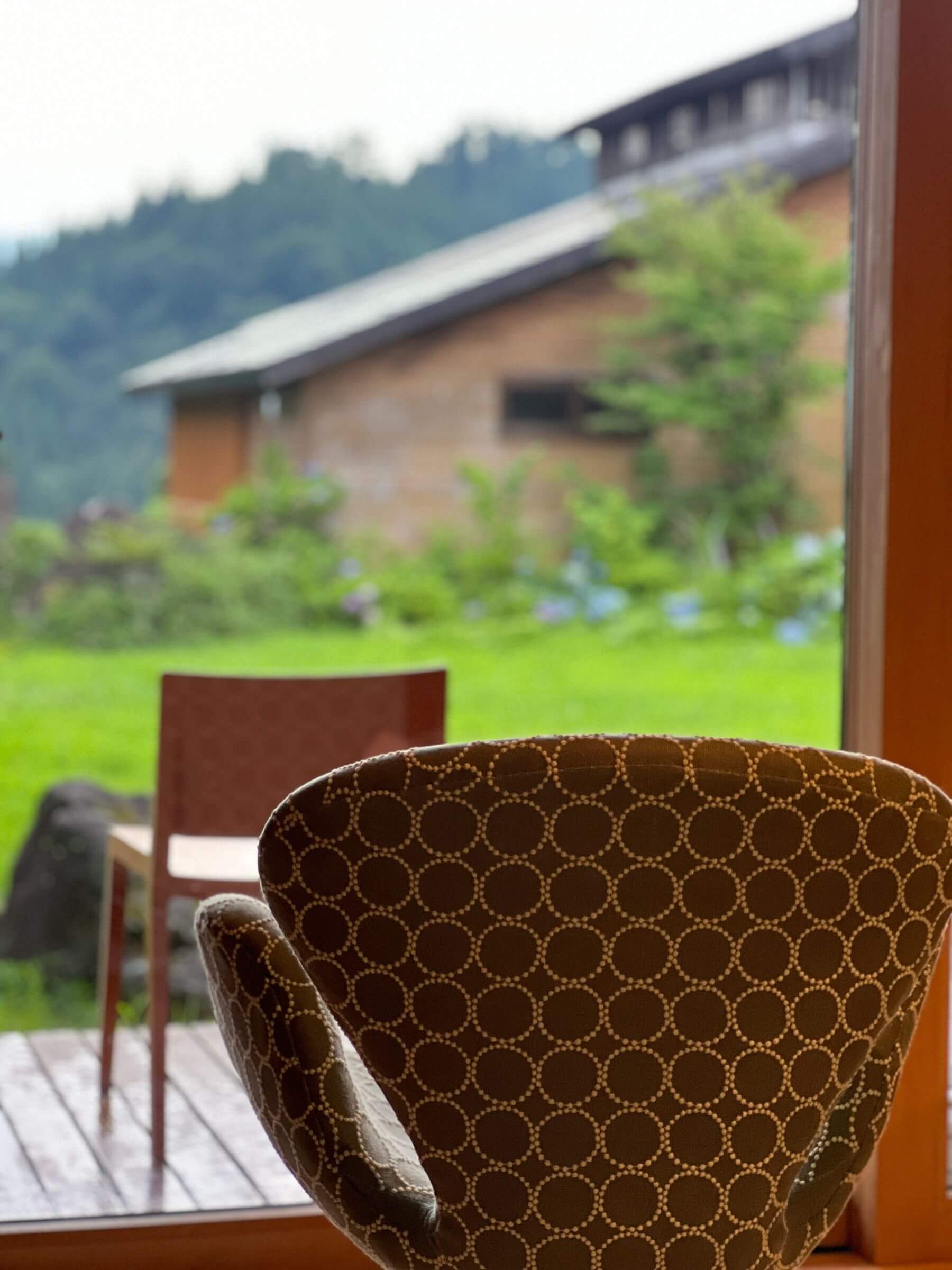 天鵝椅，布花取自皆川明的設計。