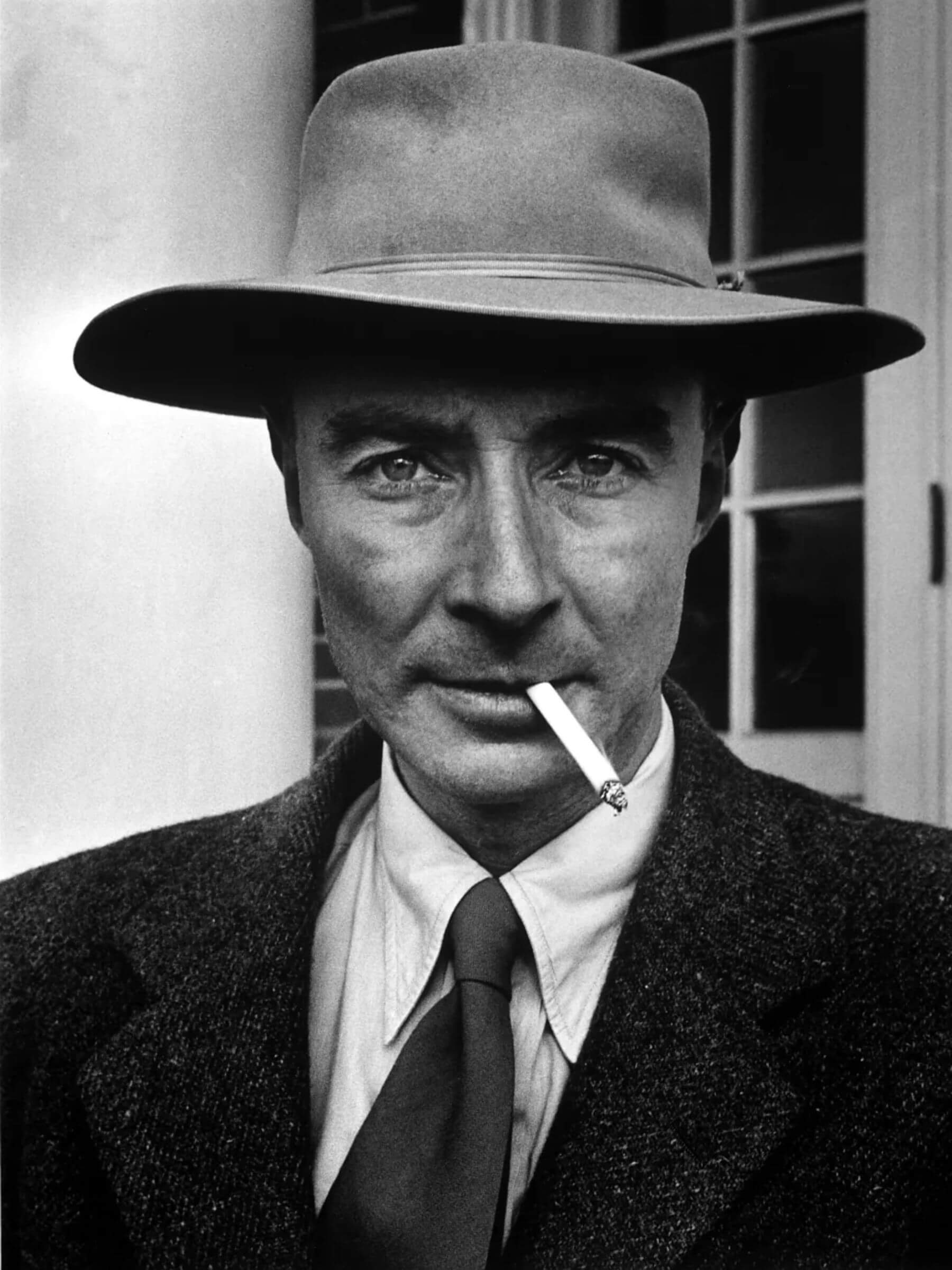 圖片經由中信出版授權，圖為《奧本海默傳》封面圖。