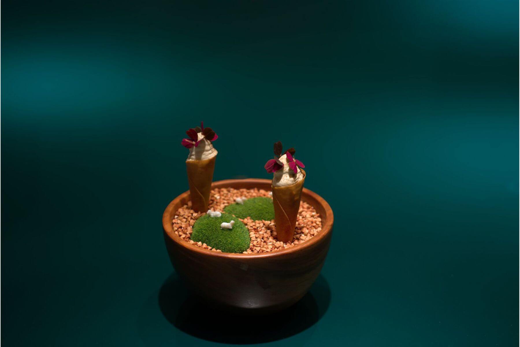 開胃小品「寒露煦意」將咖哩、紅茶、羊奶入菜。