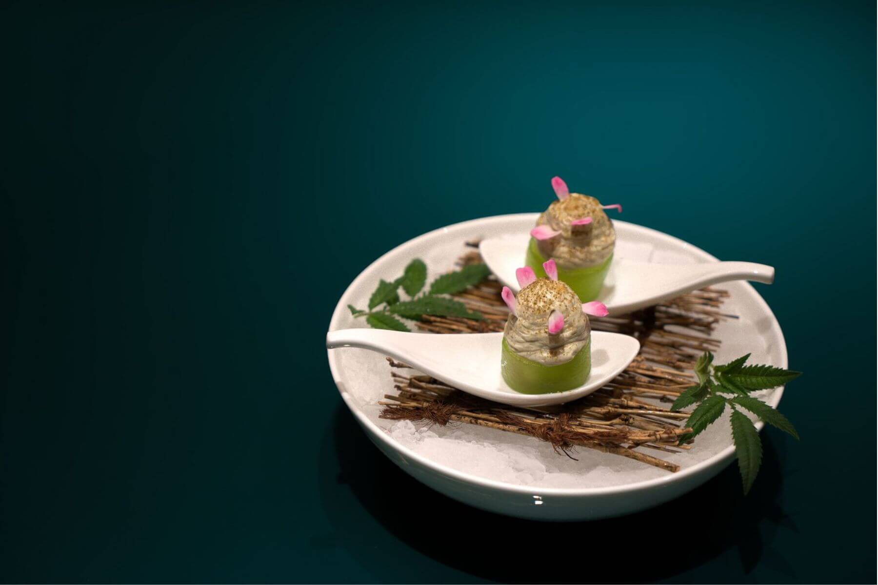 前菜「霜降豐盈」靈感取自西式料理中的「火腿佐哈密瓜」。