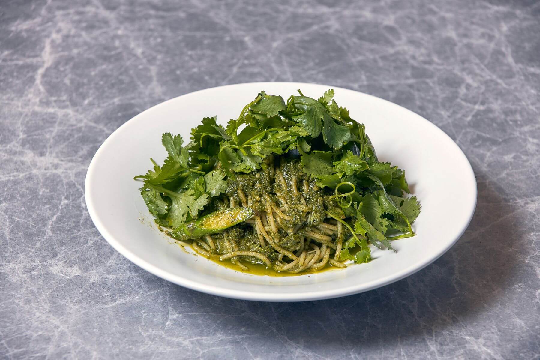 蟹肉蘆筍香菜青醬麵。