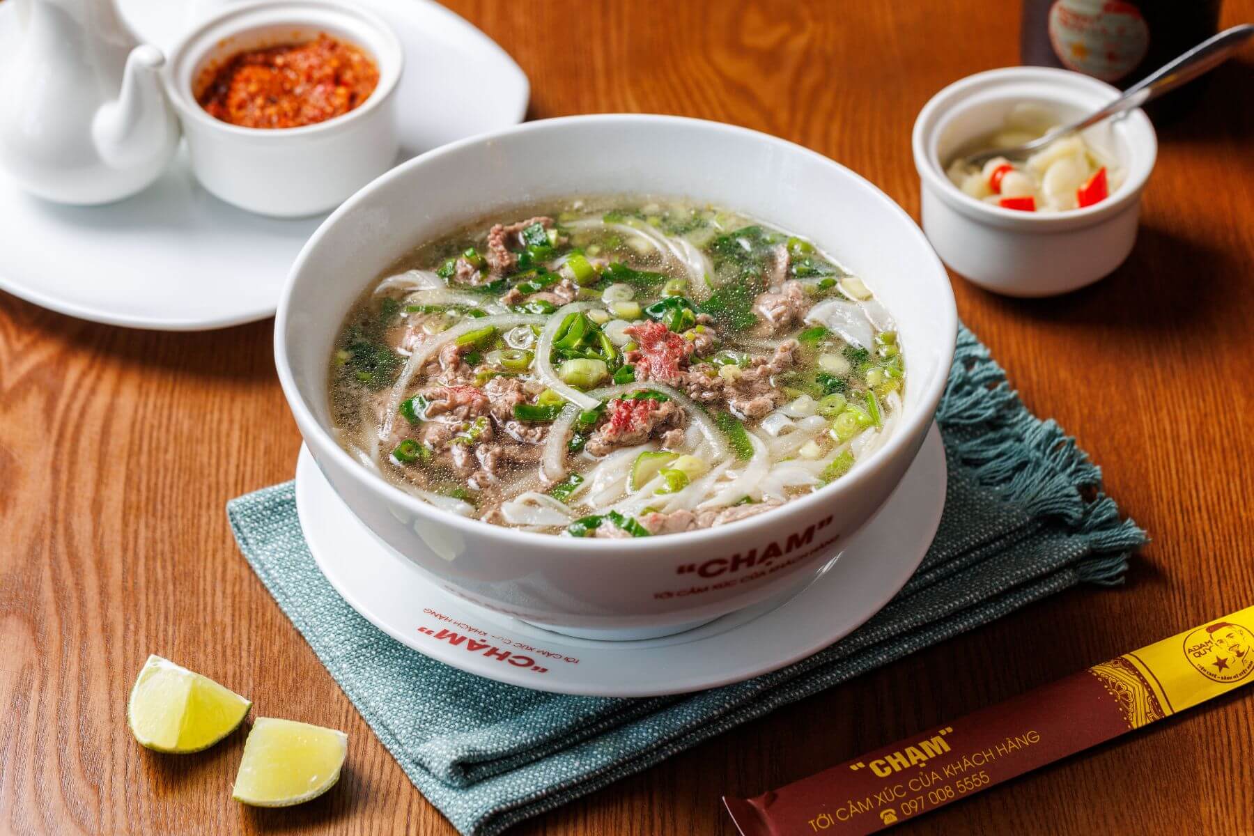 店內熱銷之一綜合牛肉河粉（Phở Bò Đặc Biệt），源自於河內北越。