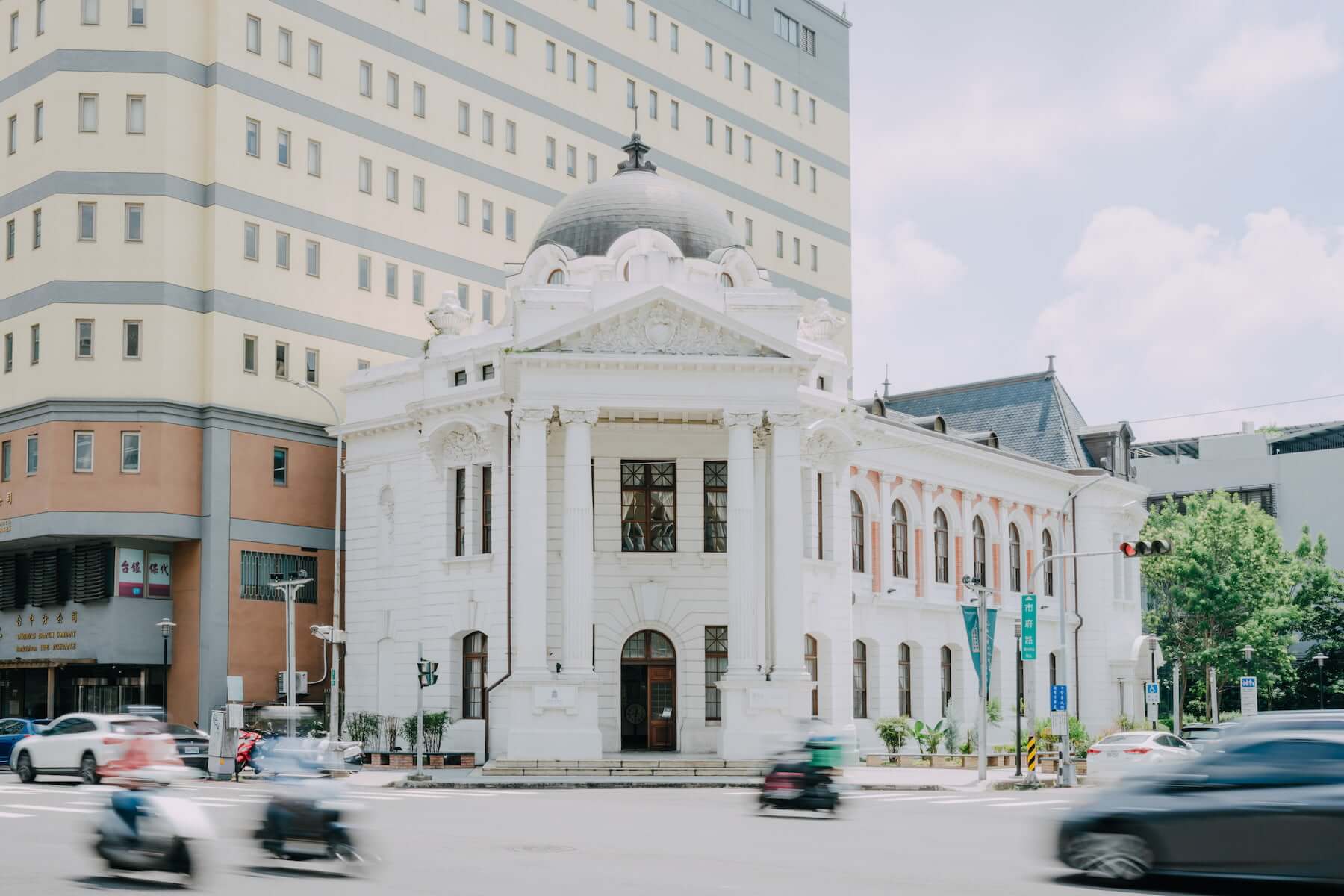 台中市役所興建於西元1911年,是台中第一座鐵筋混凝土建築與重要的官署建築。