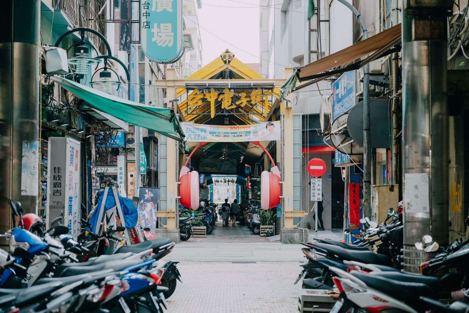 舊城區的電子街商圈曾非常熱鬧,是台中人購買電子產品的首選地,如今已沒落。
