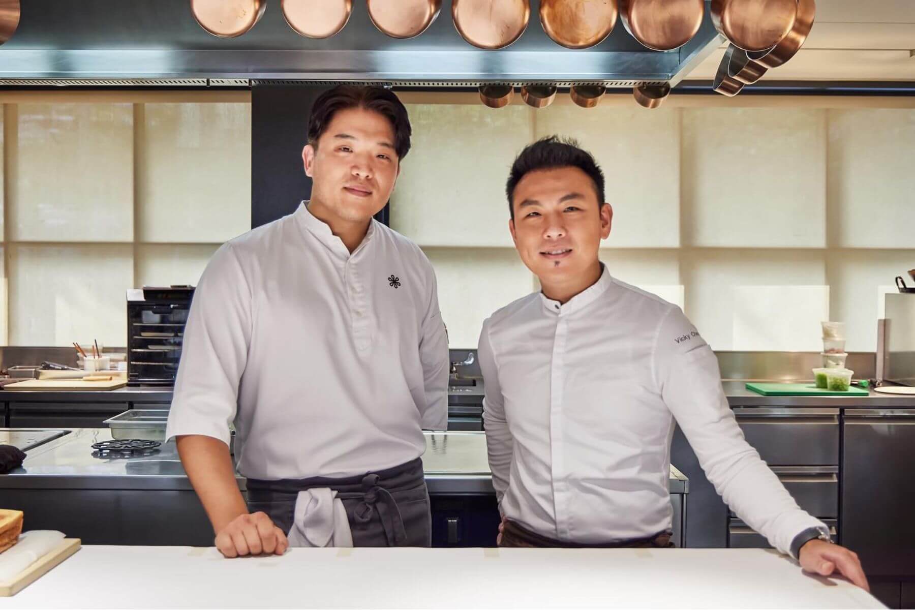 主廚安成宰與香港米其林主廚鄭永麒。