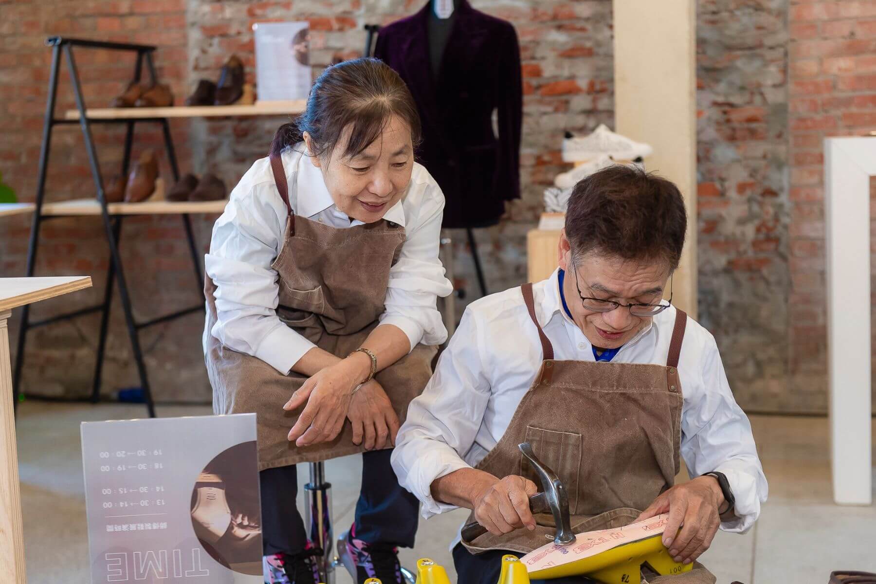 林呈時師傅與太太吳素芬師傅。