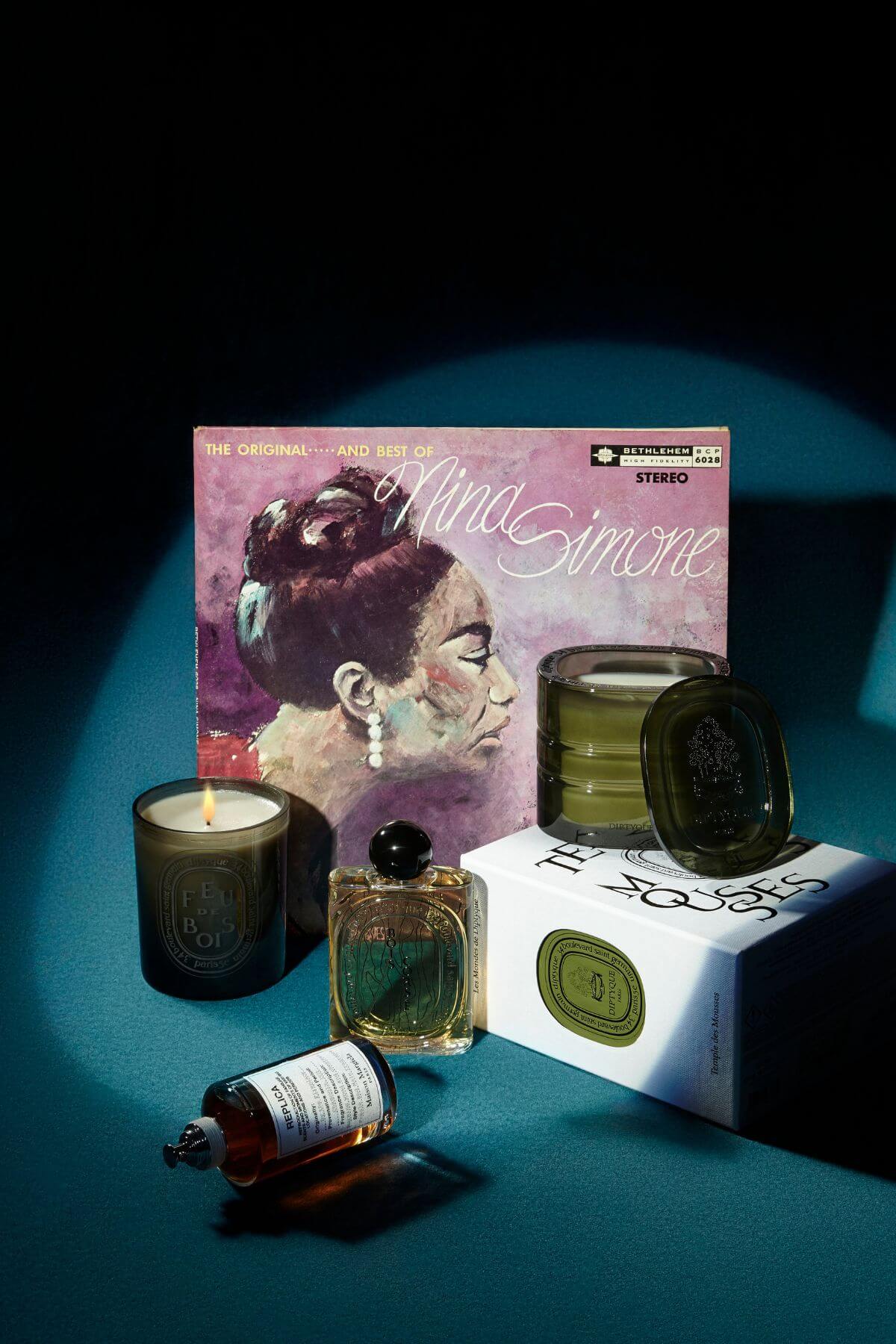 圖 ∕ Diptyque 彩色香氛蠟燭-灰色炭木香、Diptyque撫木之息淡香精、Maison Margiela溫暖壁爐淡香水、Diptyque大千之境香氛蠟燭-神社凝香 all by 10/10 APOTHECARY