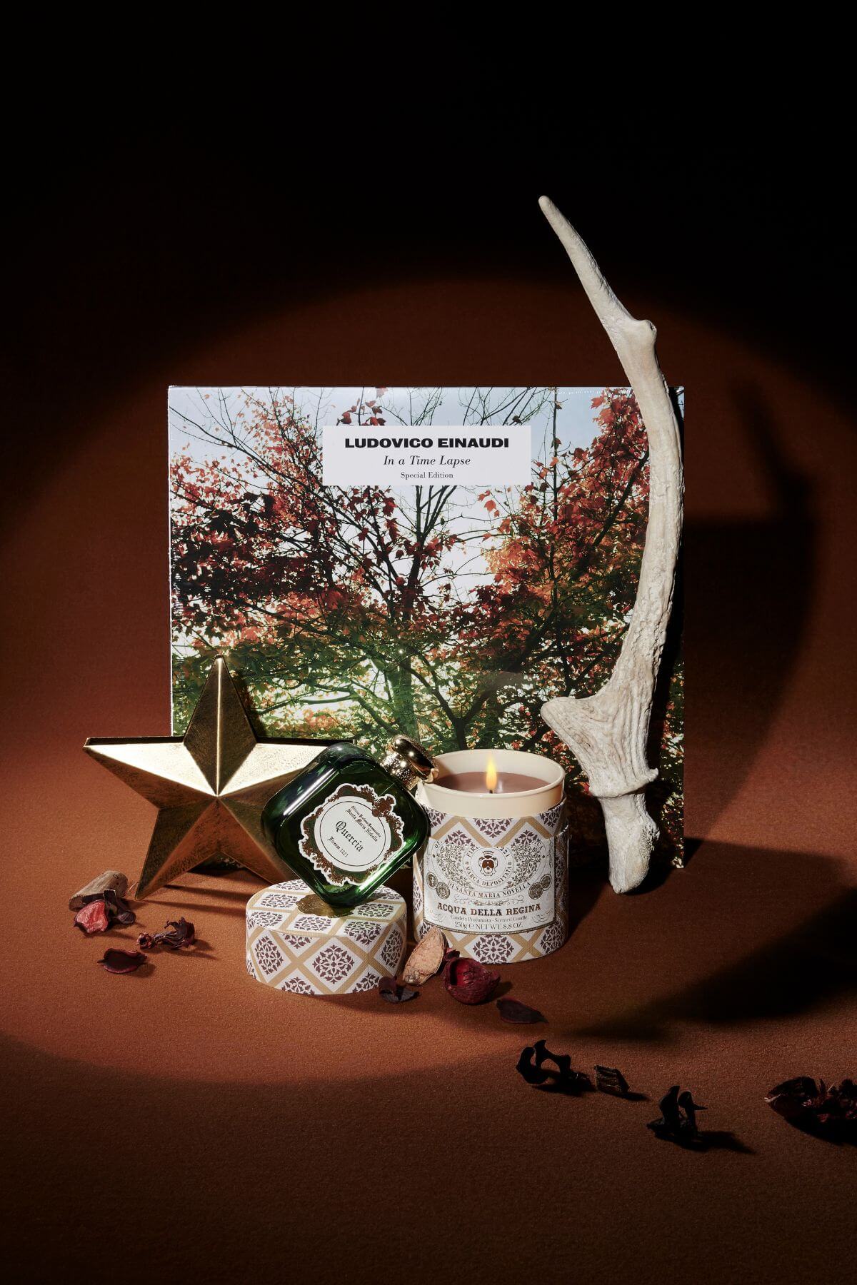 圖 ∕ 麥地奇橡木淡香精、Tabacco Toscano 托斯卡尼菸草香氛蠟燭 all by Santa Maria Novella